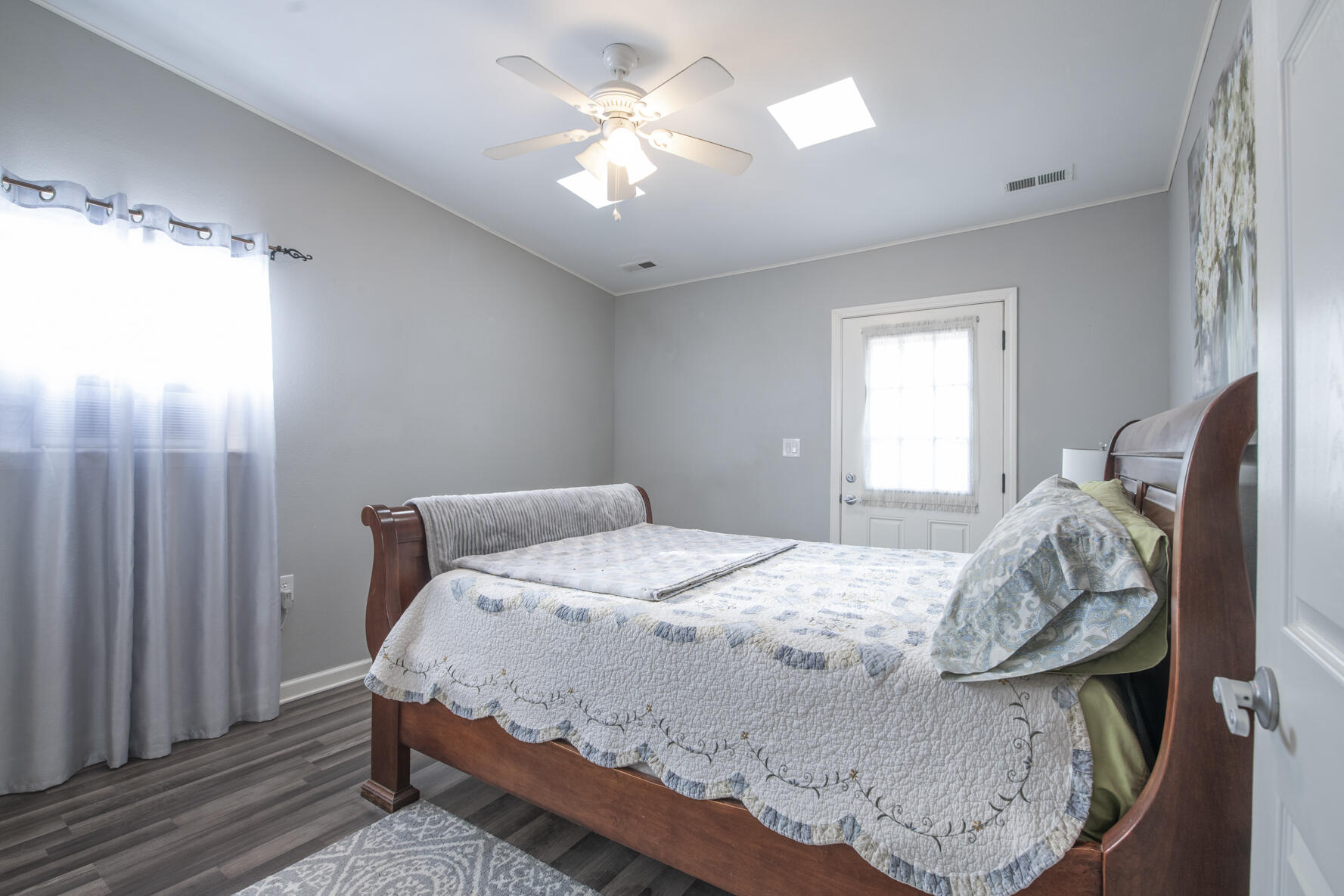 565 Littler Drive SE