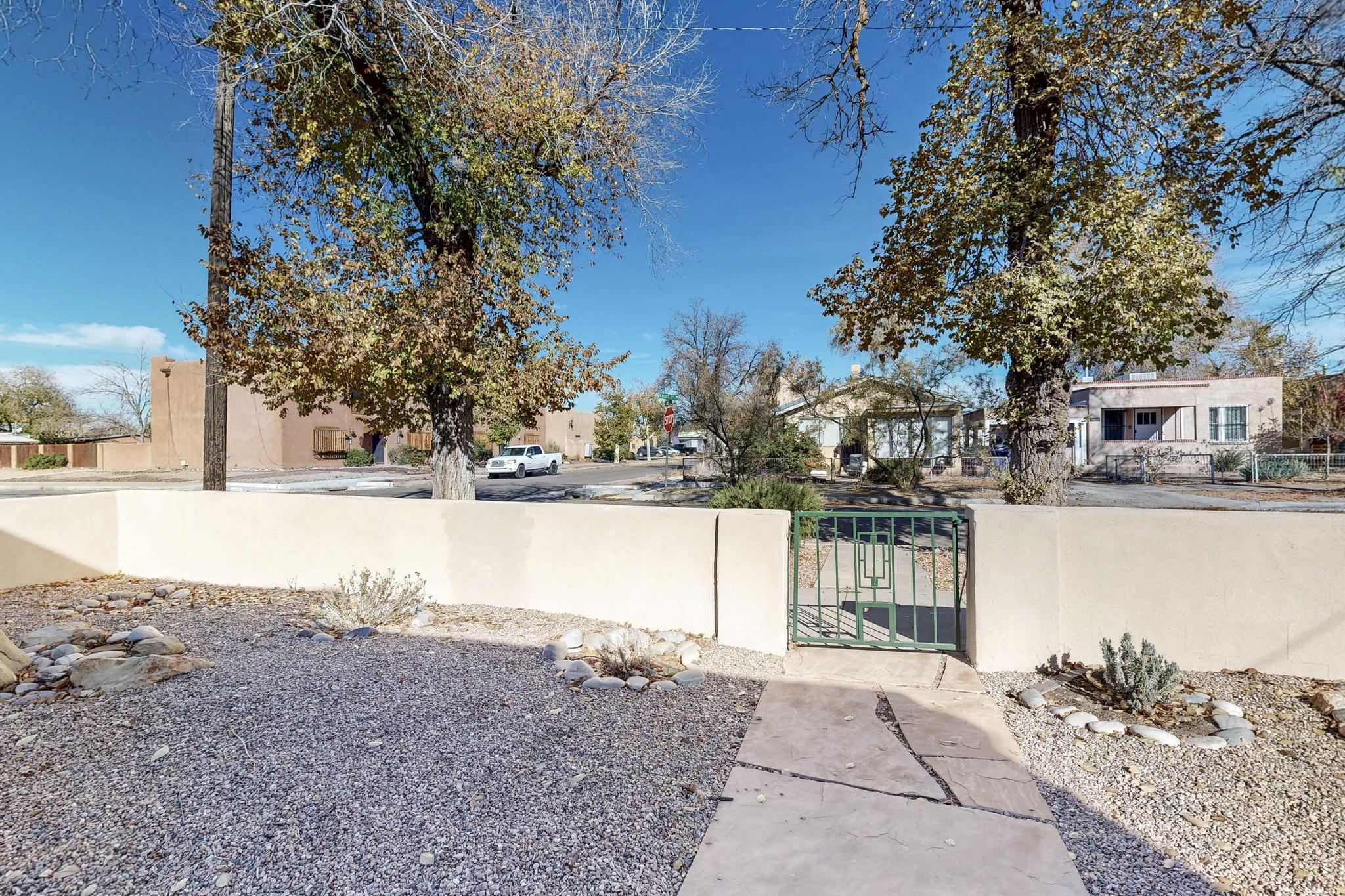 1424 Fruit Avenue NW