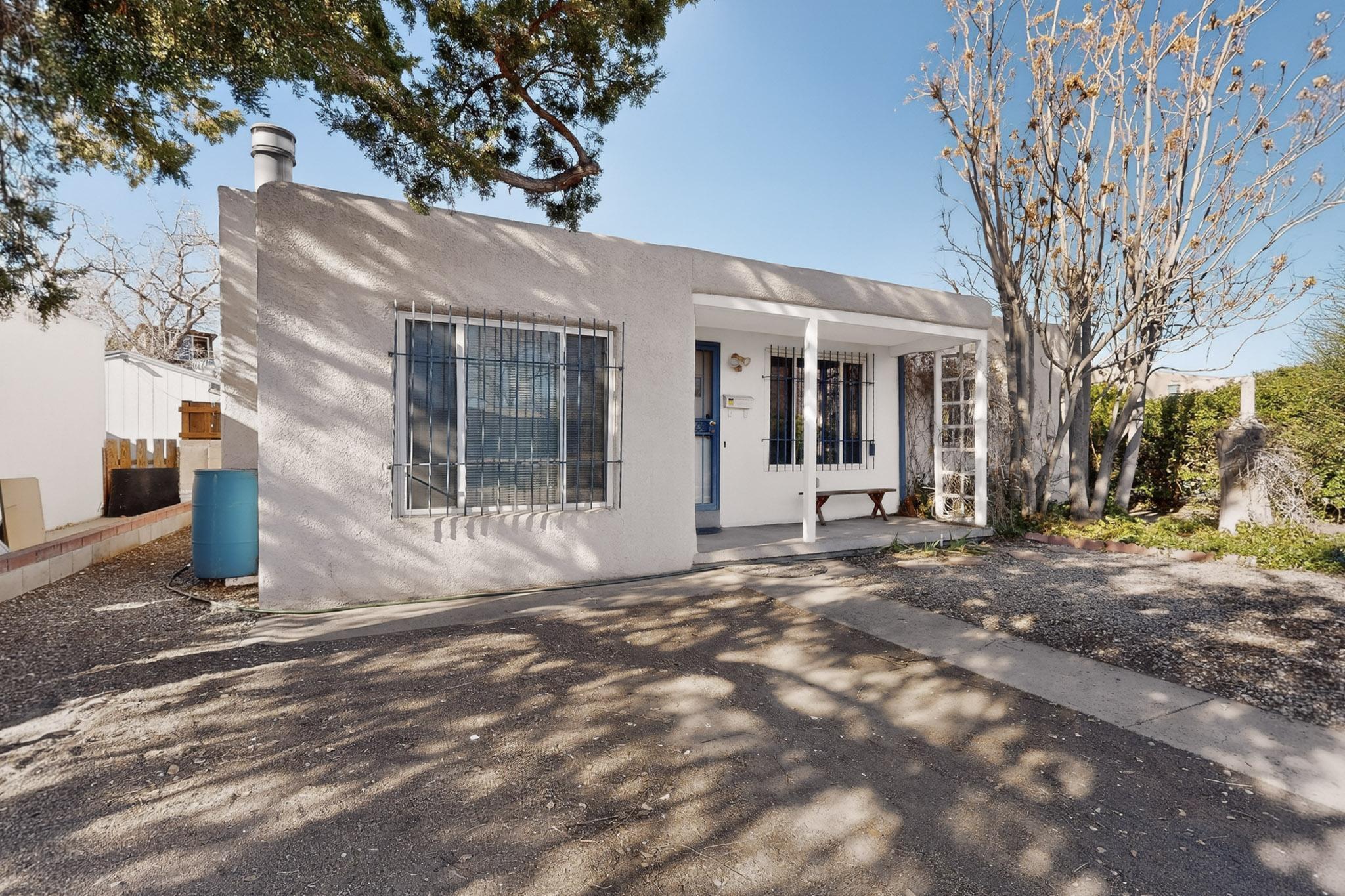 929 Palomas Drive SE