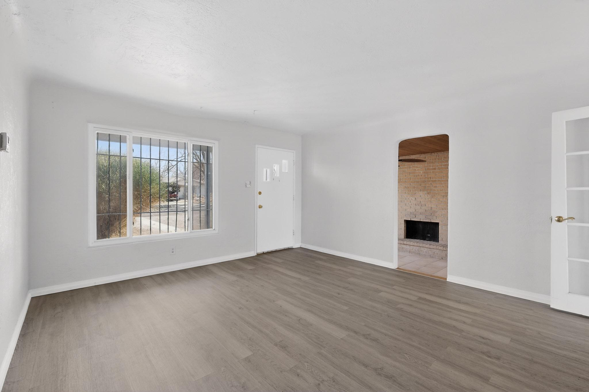 929 Palomas Drive SE