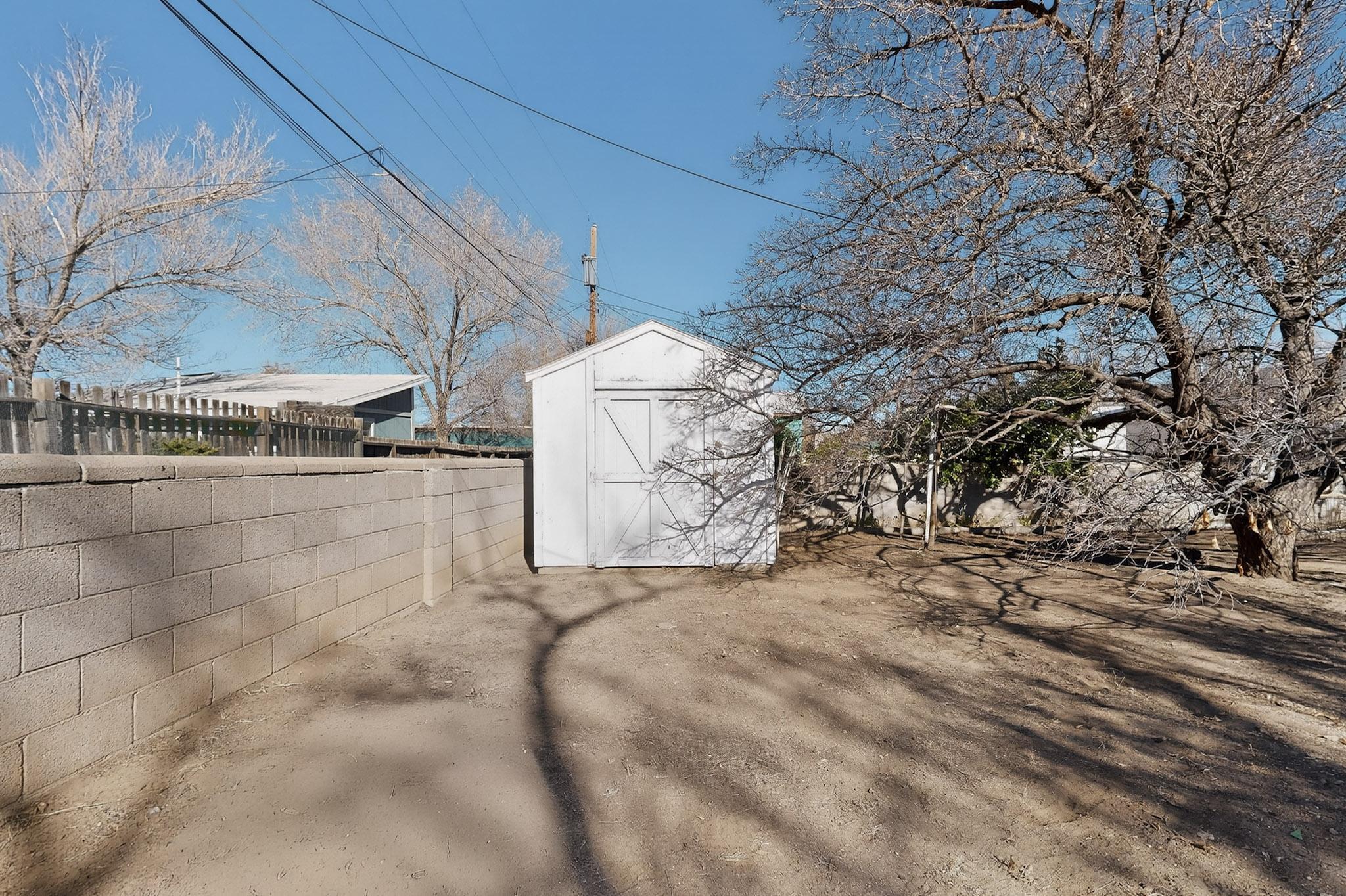 929 Palomas Drive SE