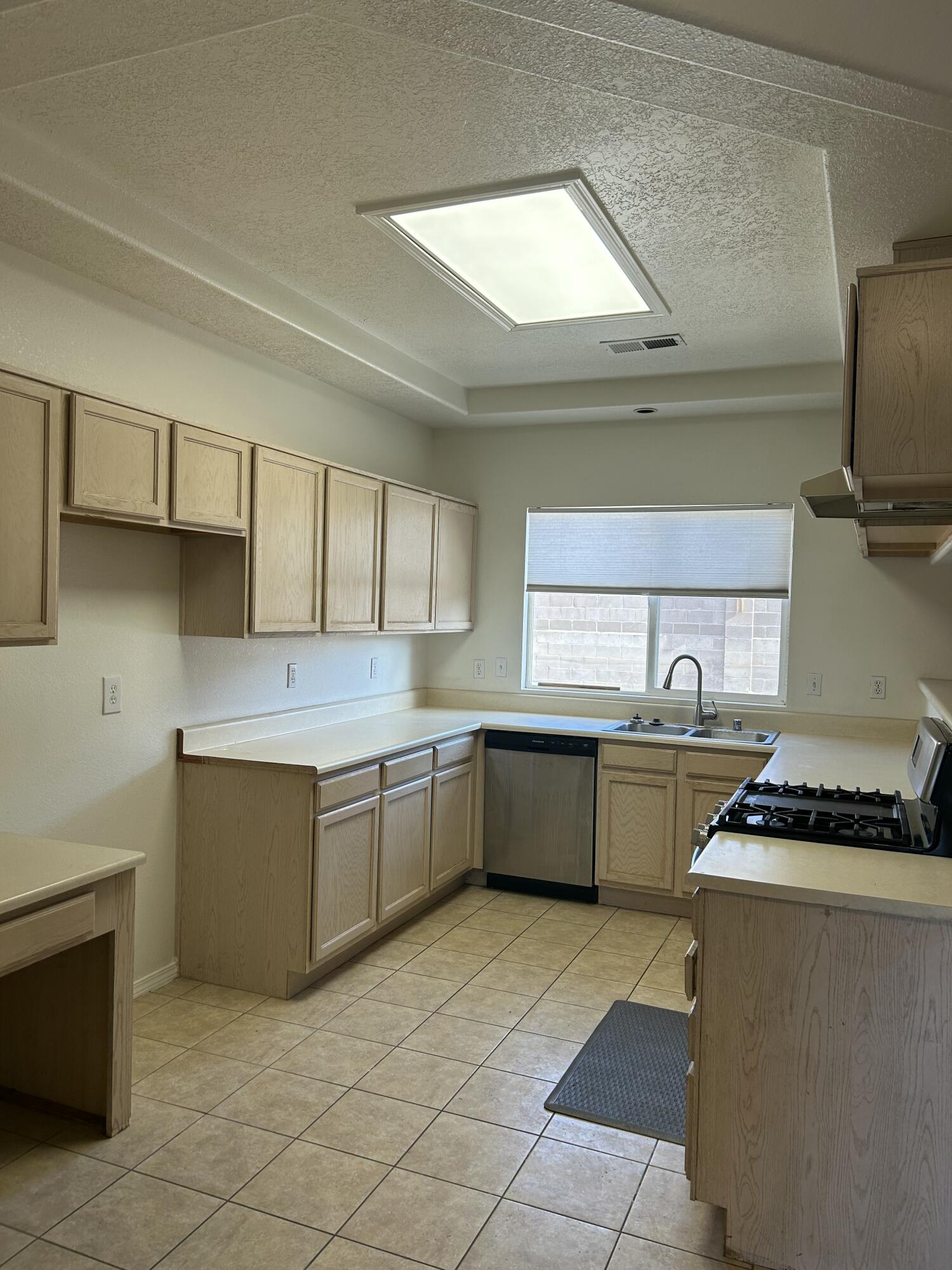 6900 Rancho Vista Place NE