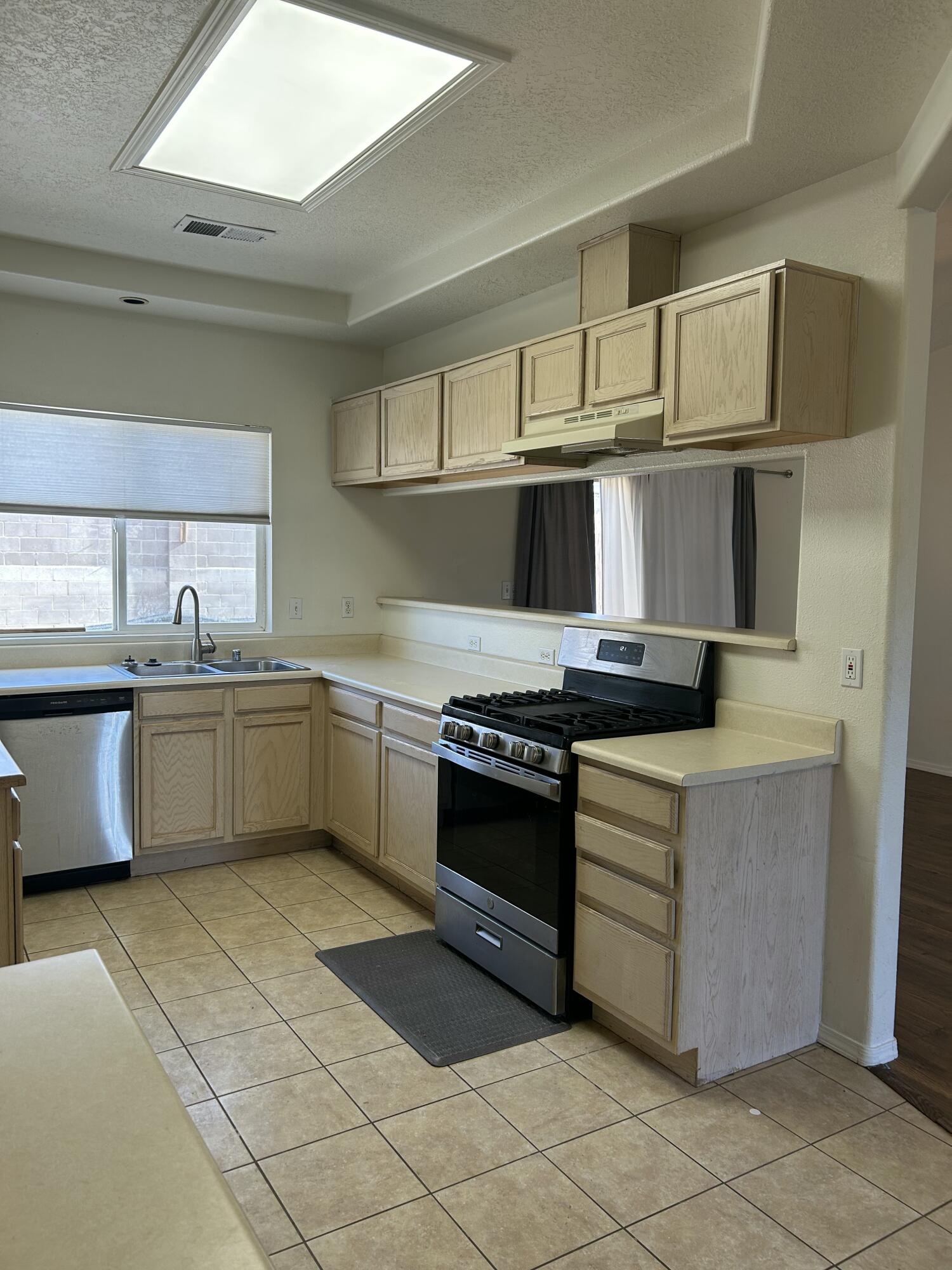 6900 Rancho Vista Place NE