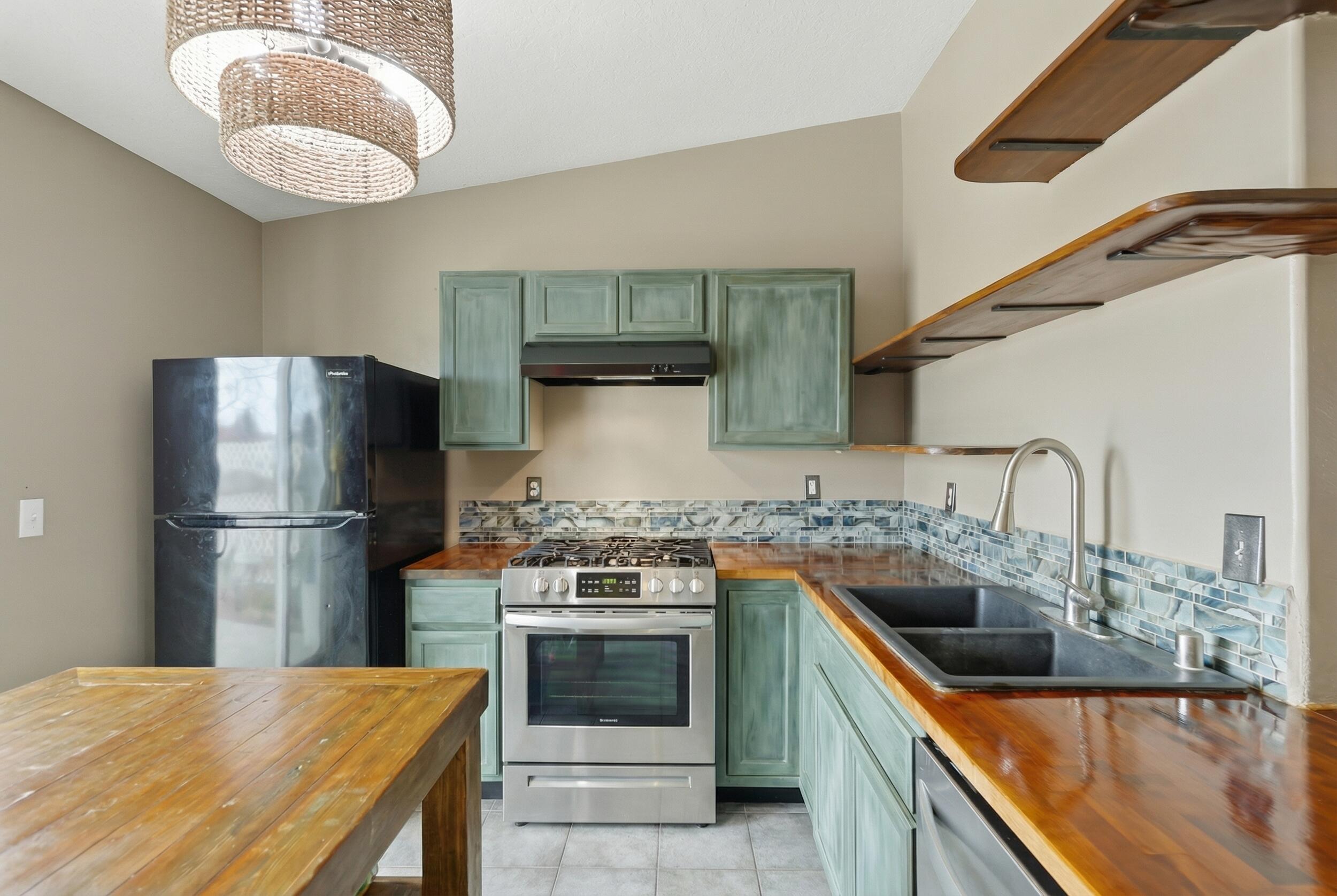 11 El Tigre Drive