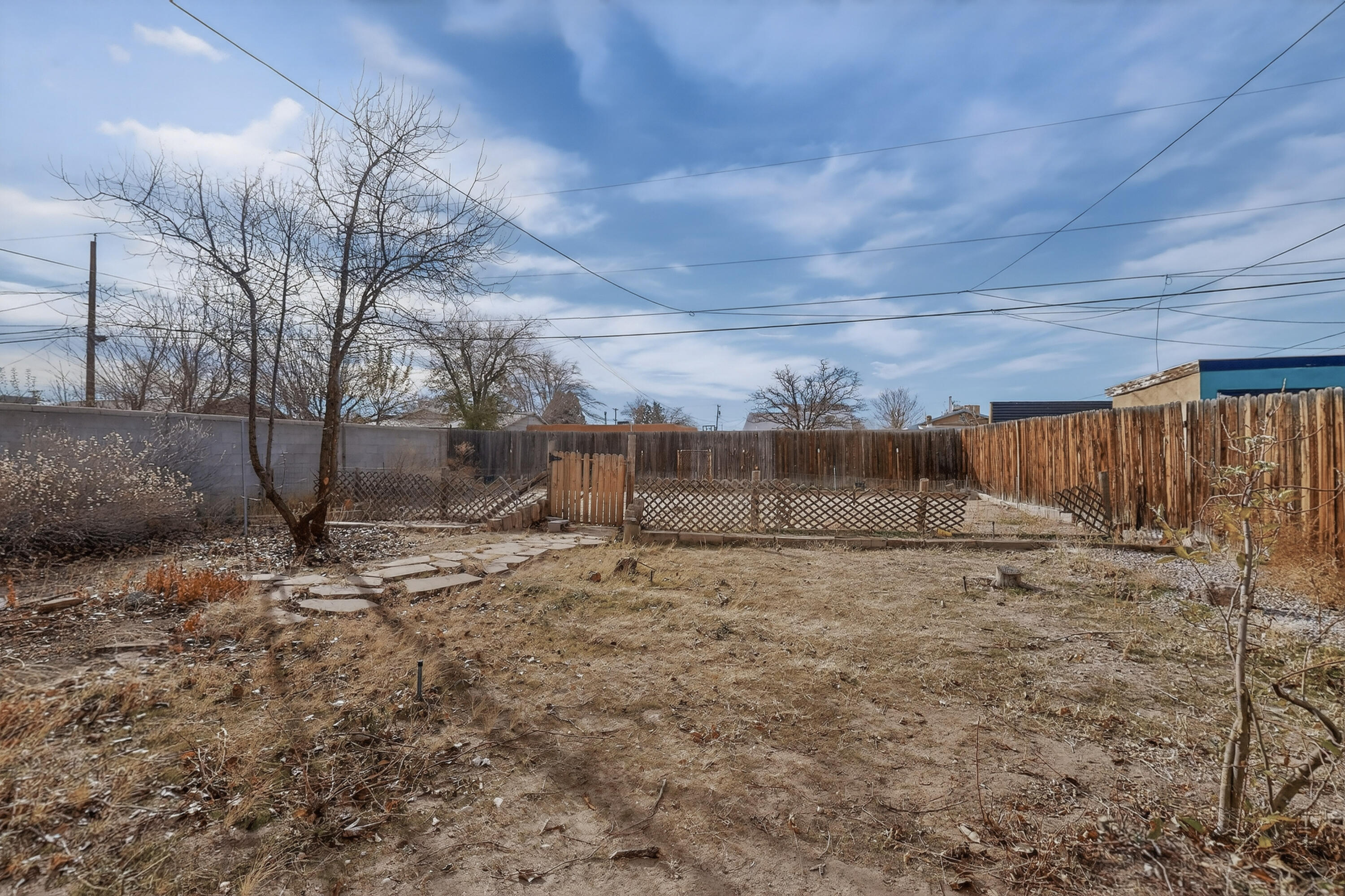 902 Headingly Avenue NW