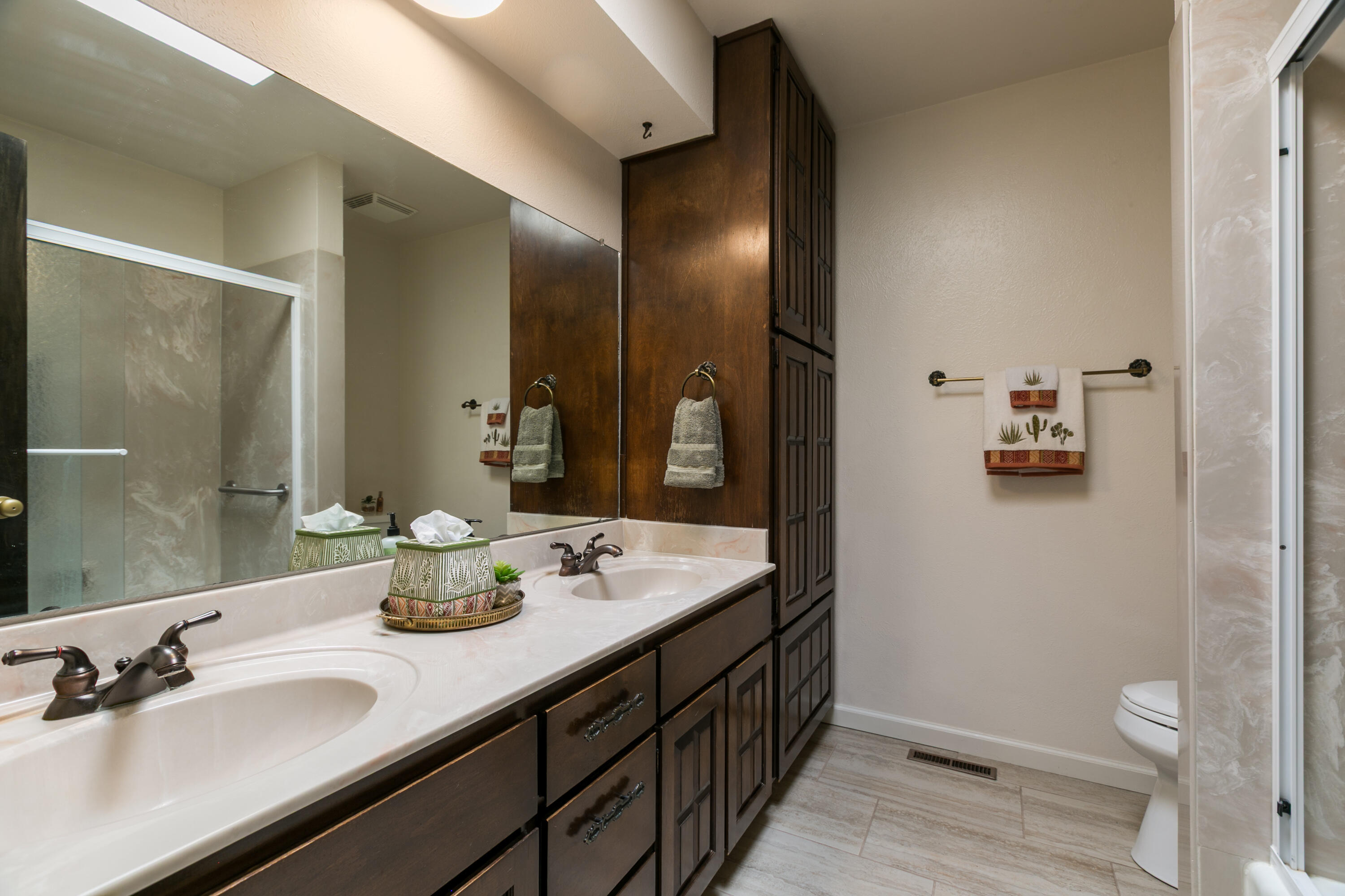 3805 Camino Don Diego NE