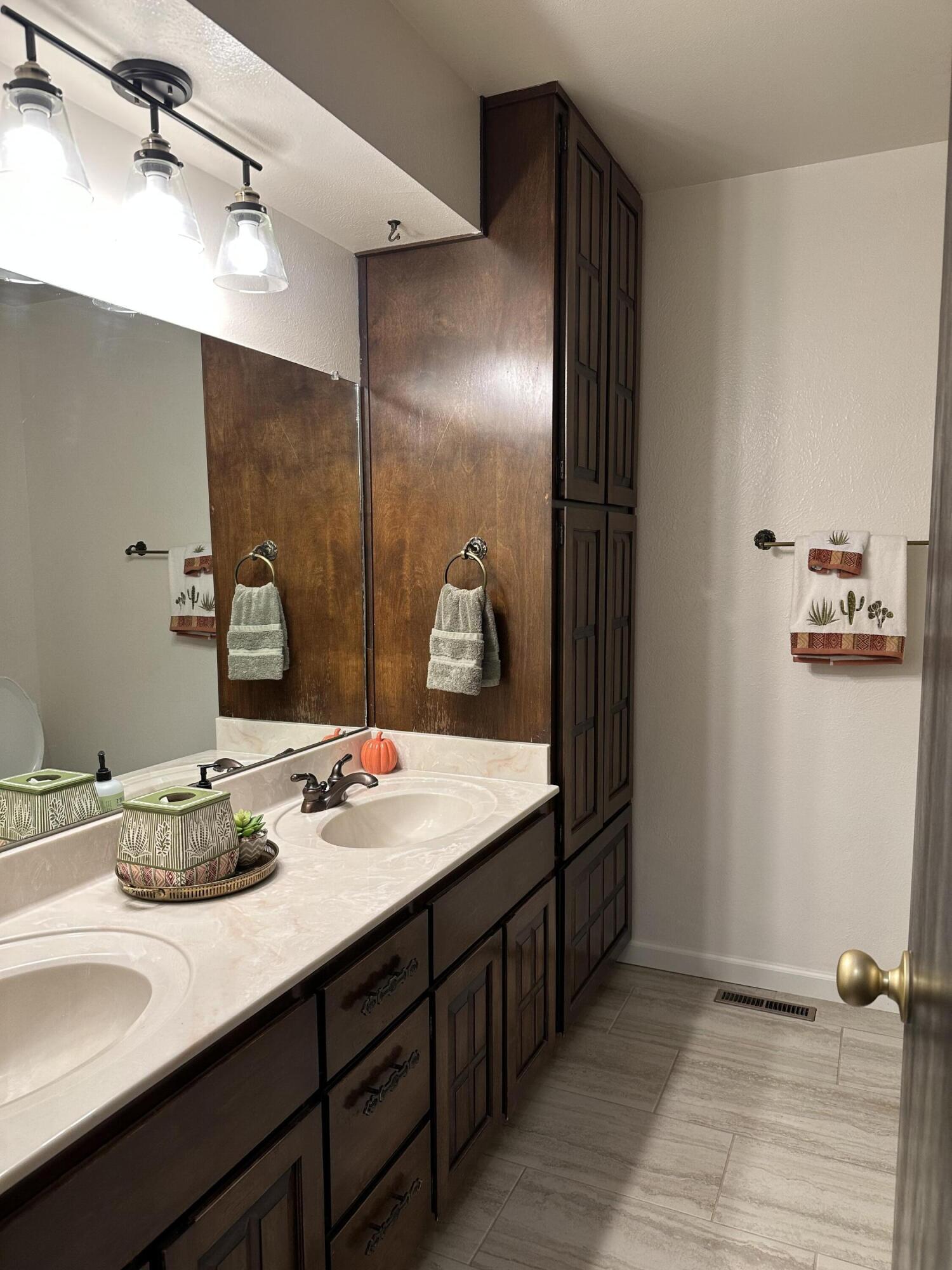 3805 Camino Don Diego NE