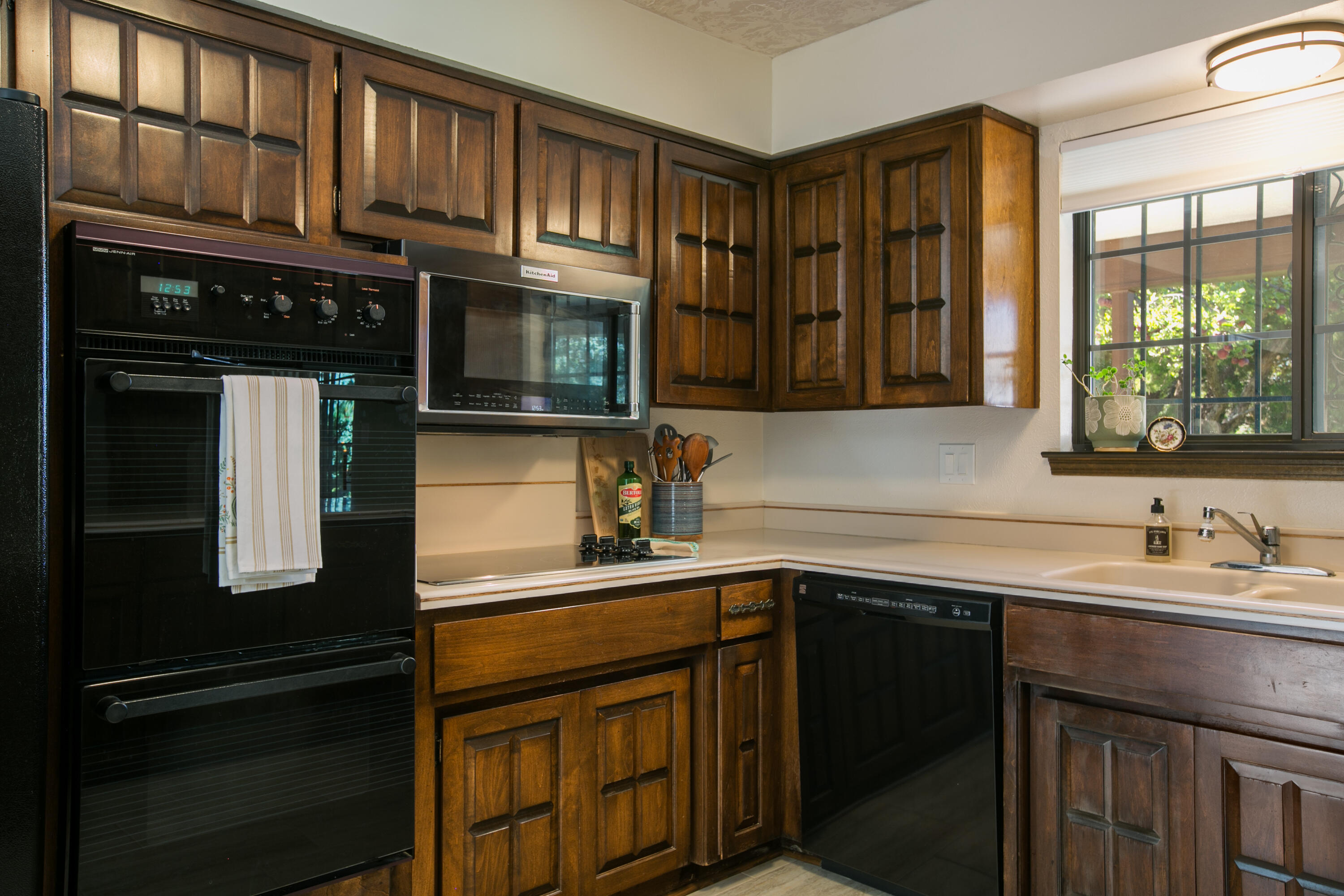 3805 Camino Don Diego NE