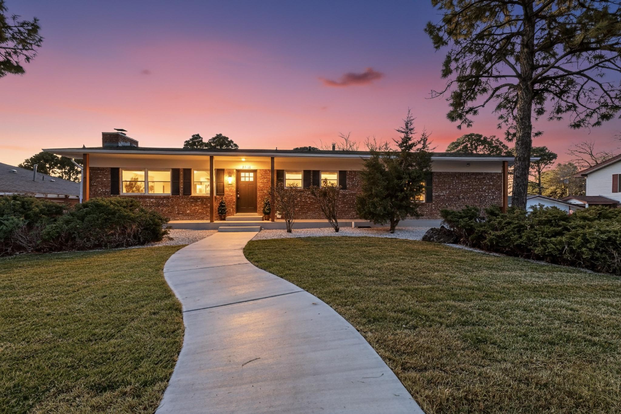 4713 Huntington Drive NE