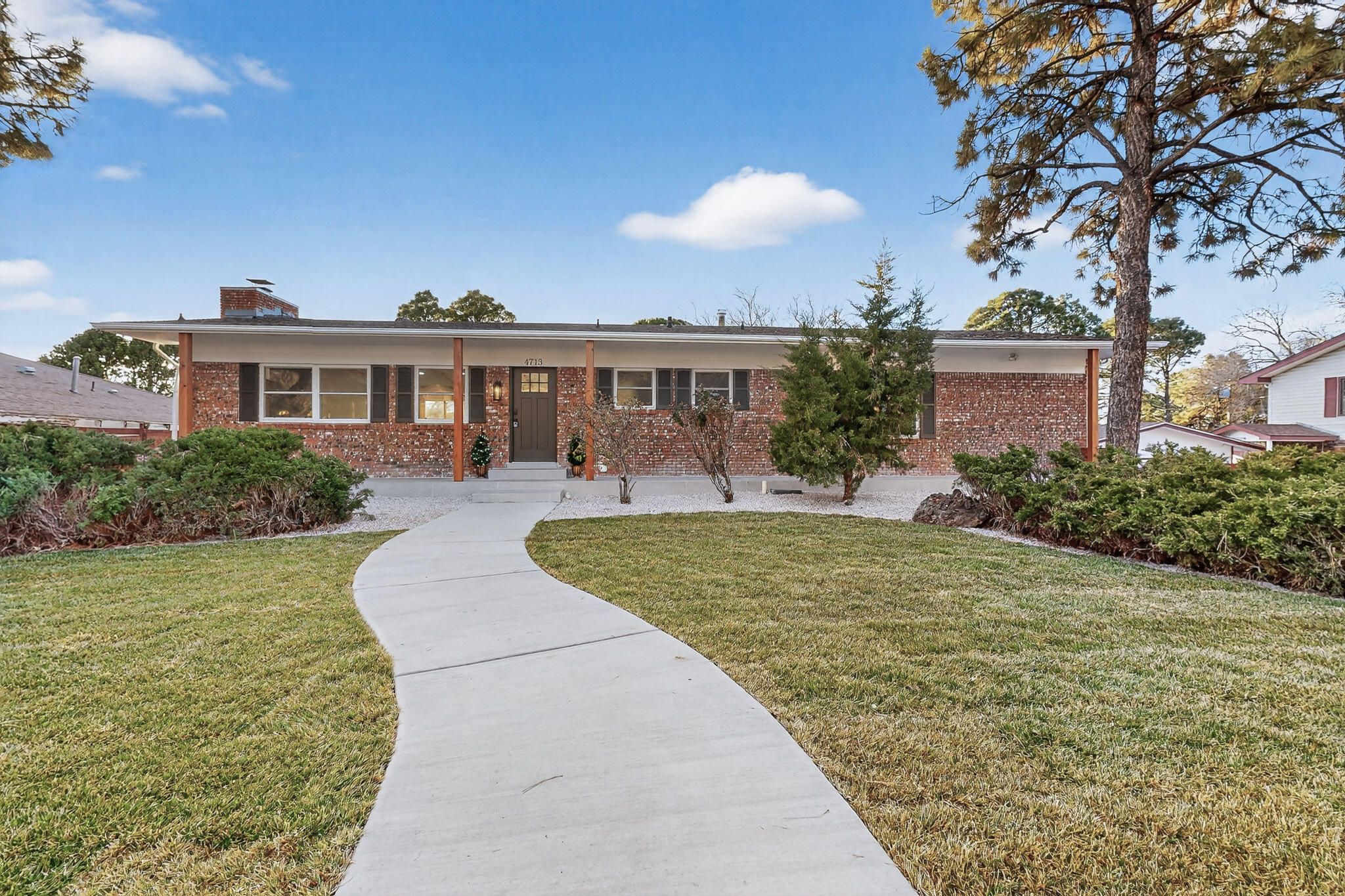 4713 Huntington Drive NE