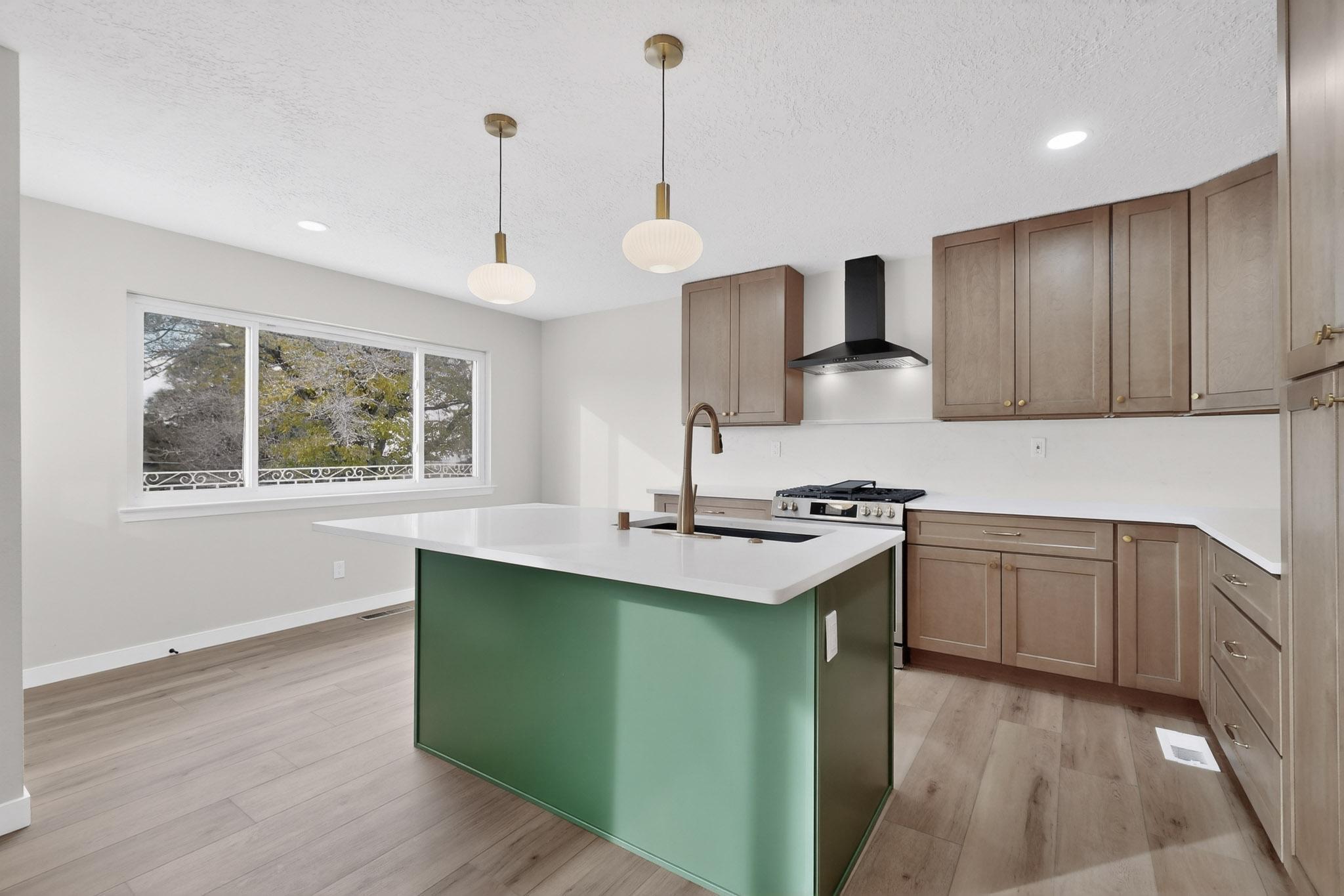 4713 Huntington Drive NE