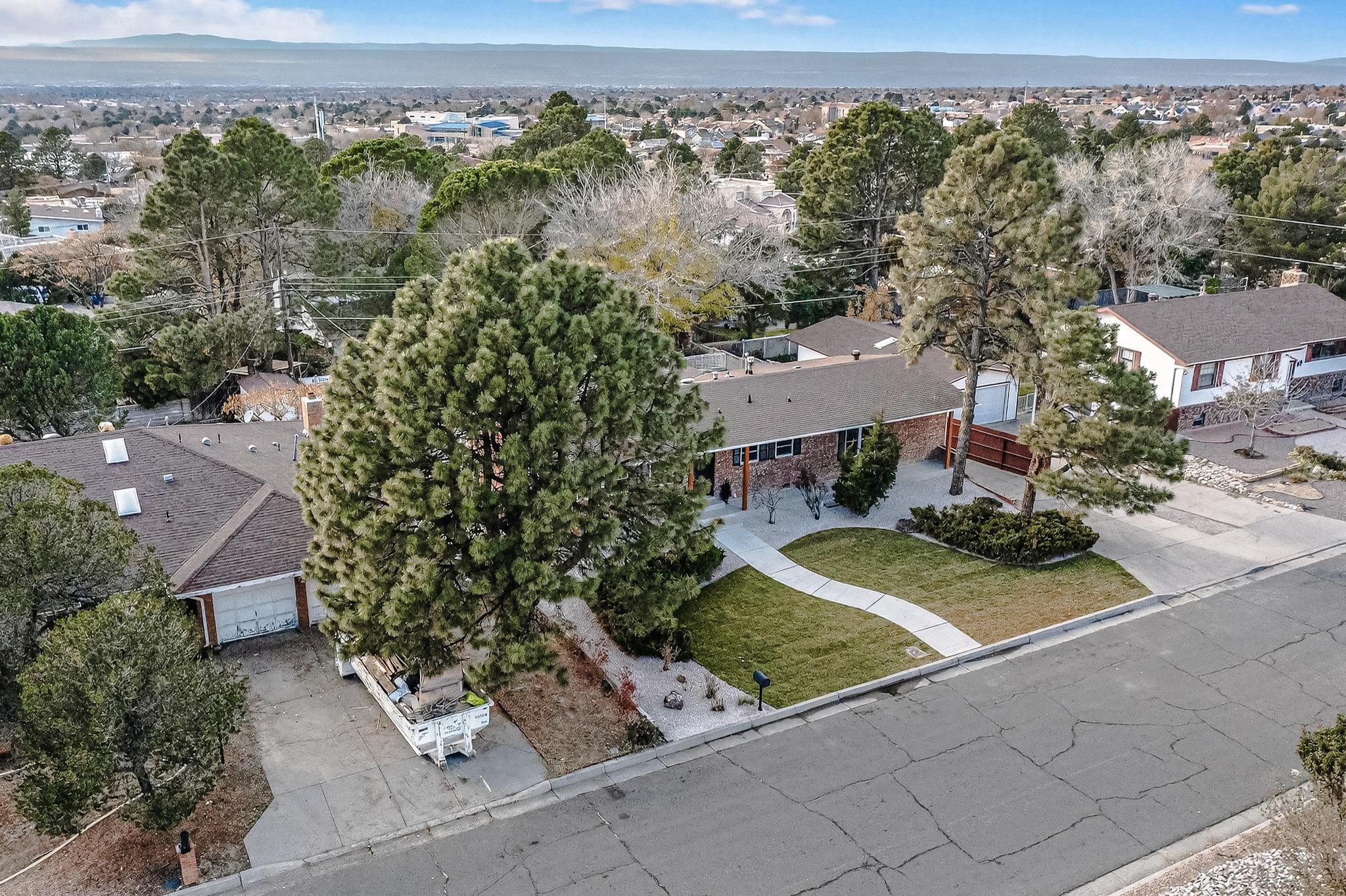 4713 Huntington Drive NE