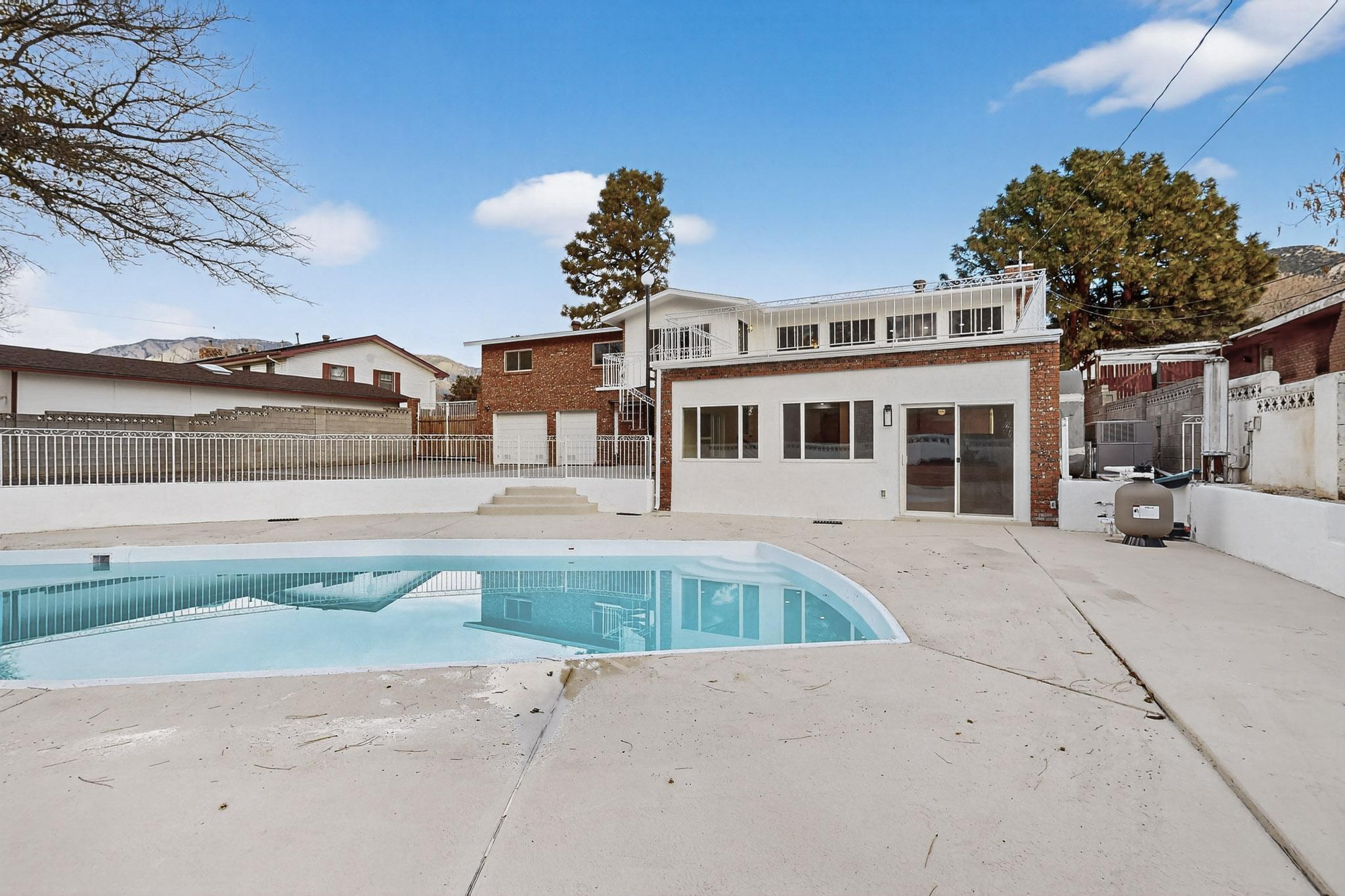 4713 Huntington Drive NE