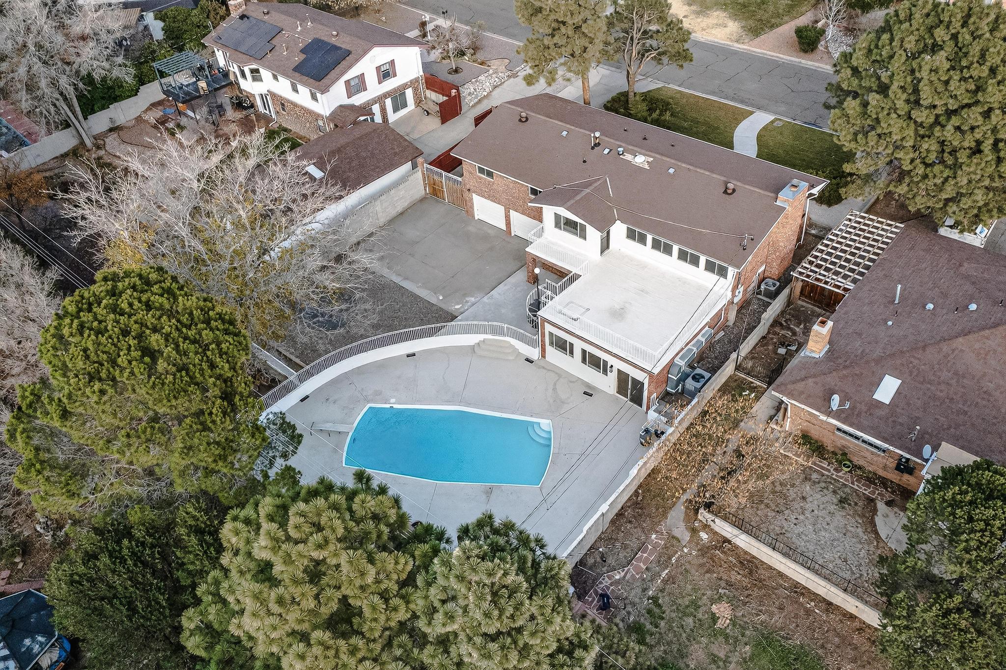 4713 Huntington Drive NE