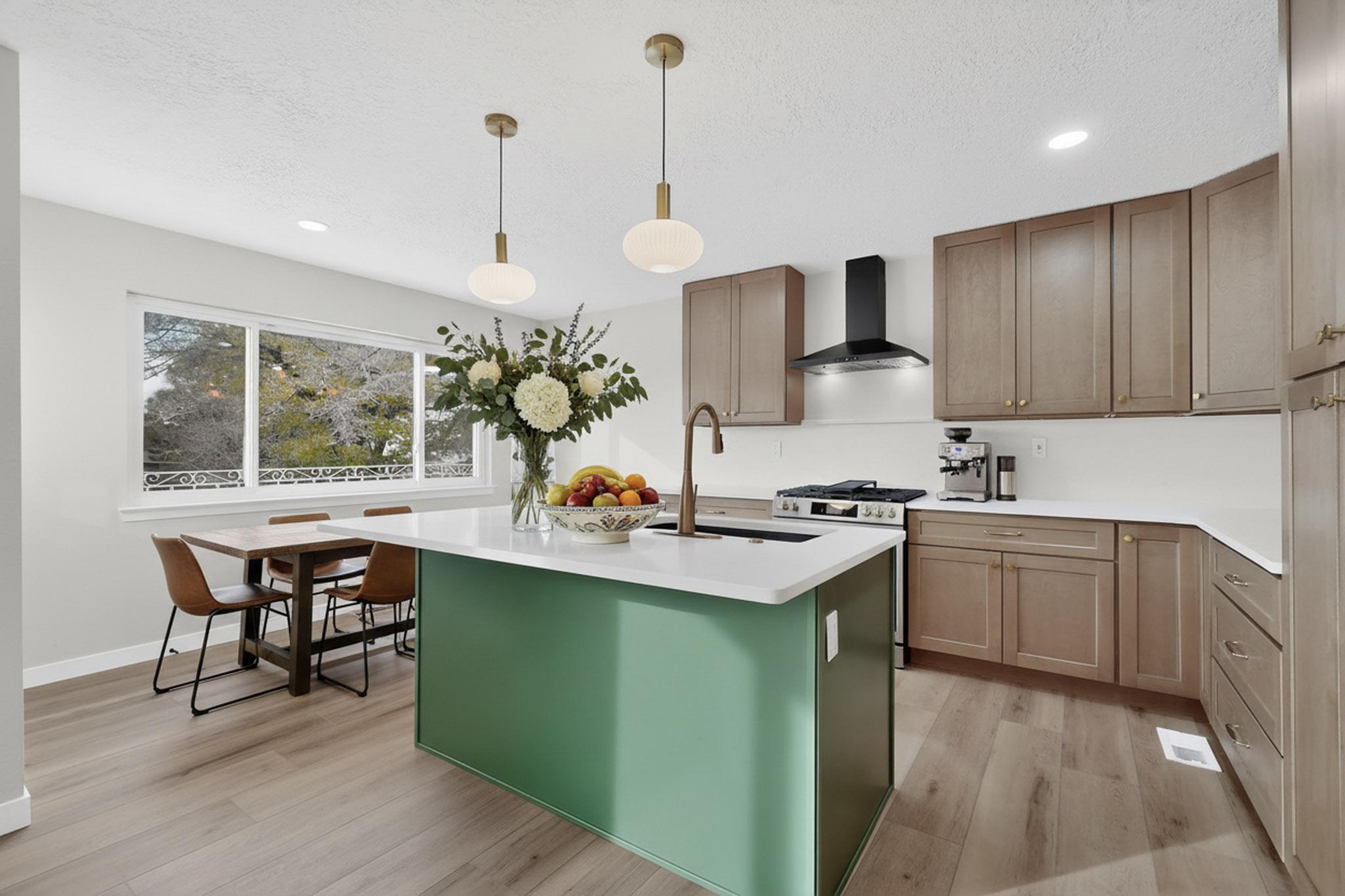 4713 Huntington Drive NE