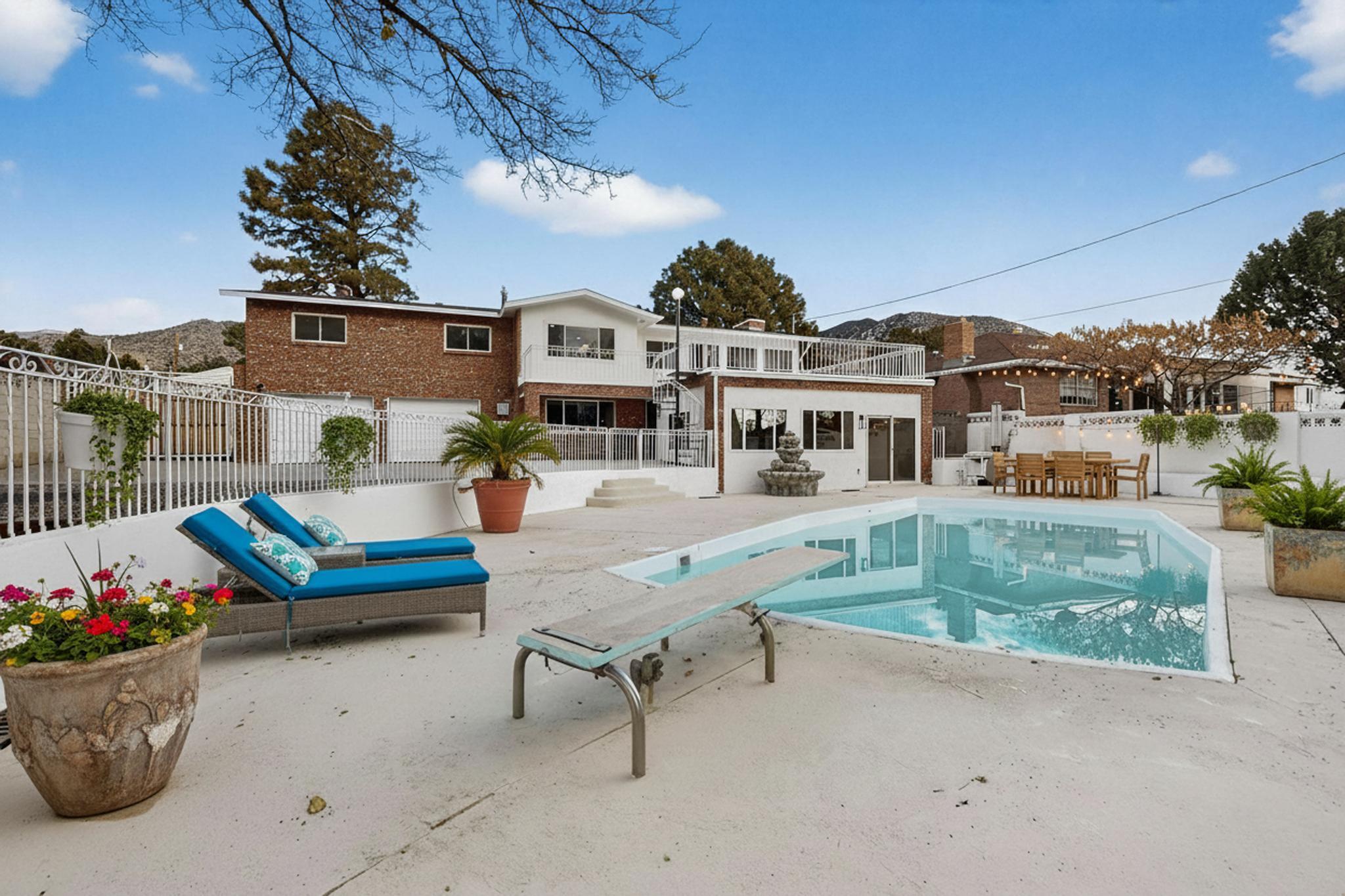 4713 Huntington Drive NE