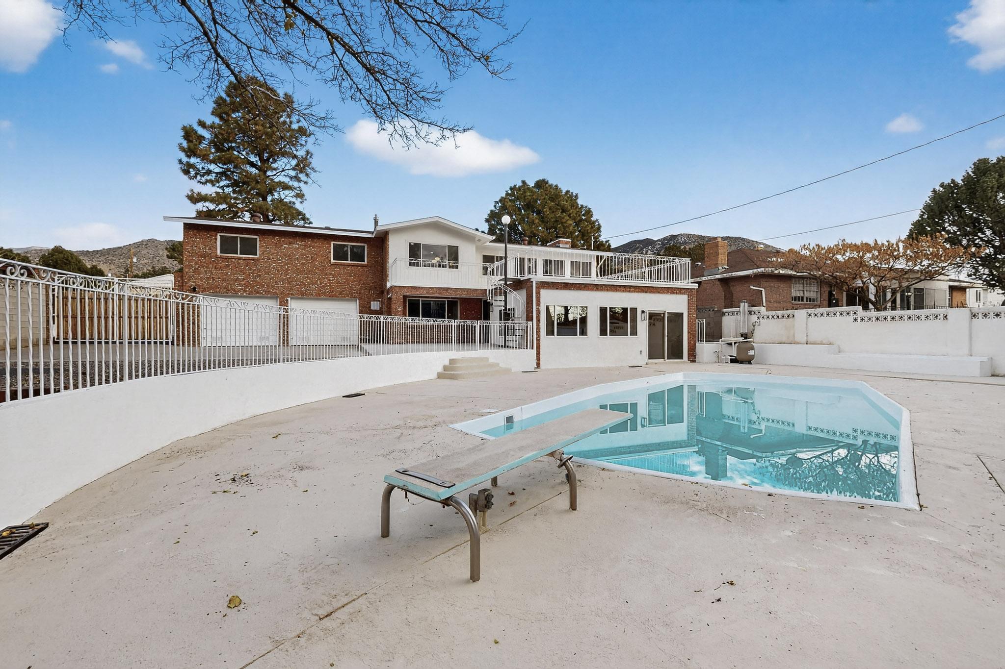 4713 Huntington Drive NE