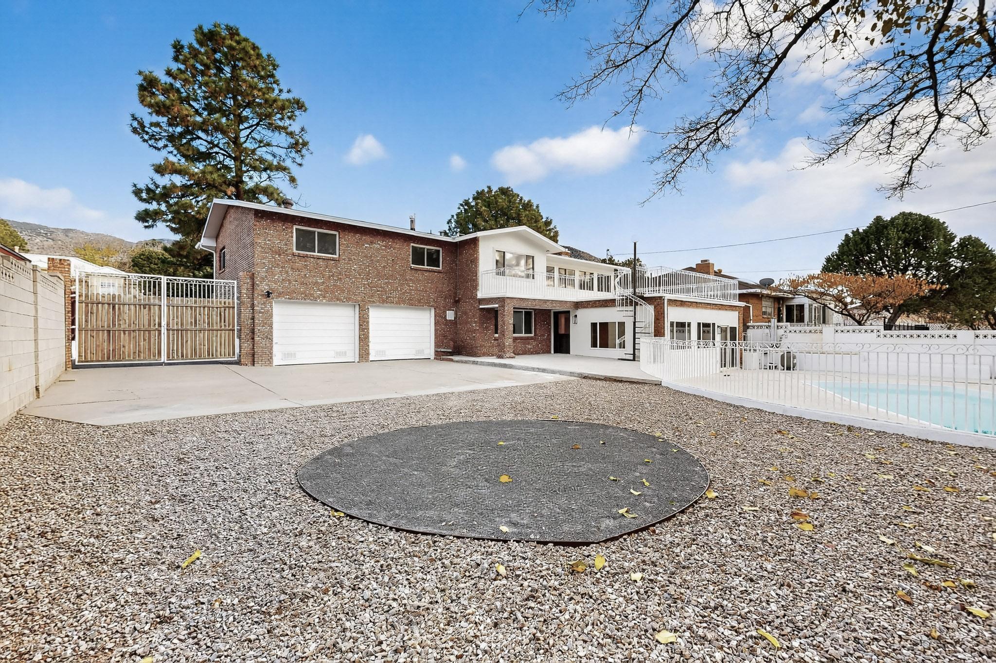 4713 Huntington Drive NE