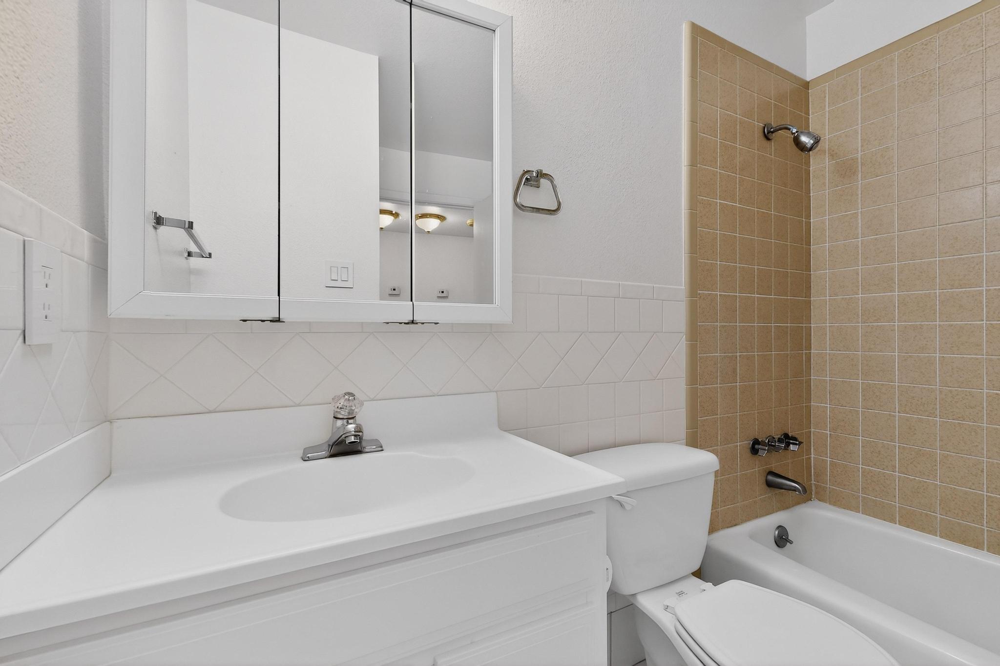 925 Country Club Drive SE APT C