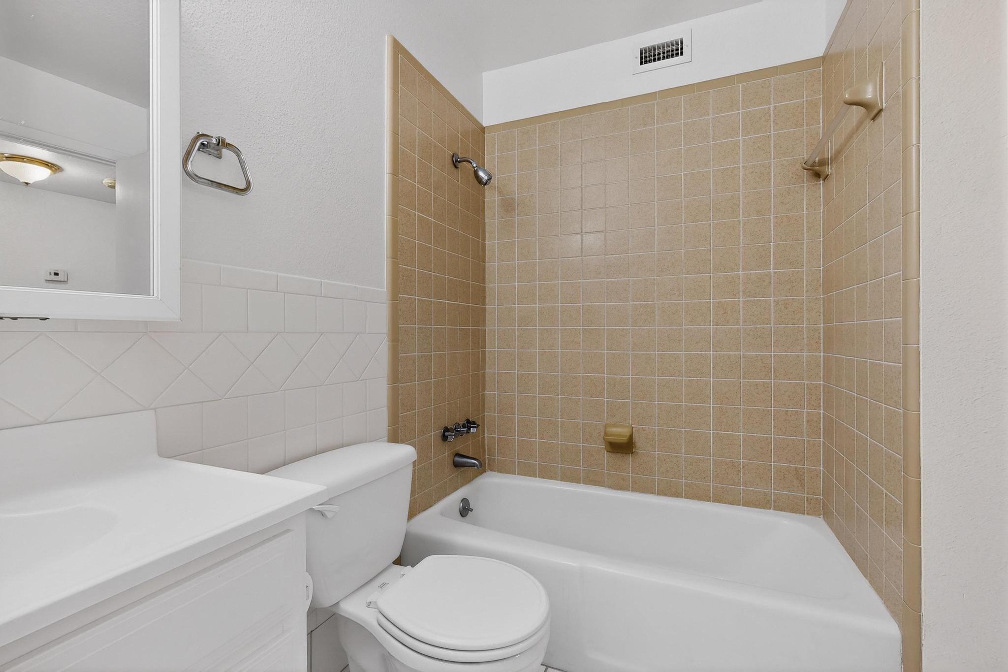 925 Country Club Drive SE APT C