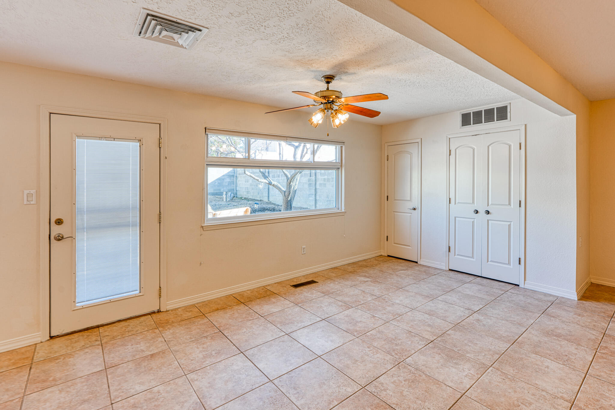 1616 Zena Lona Street NE