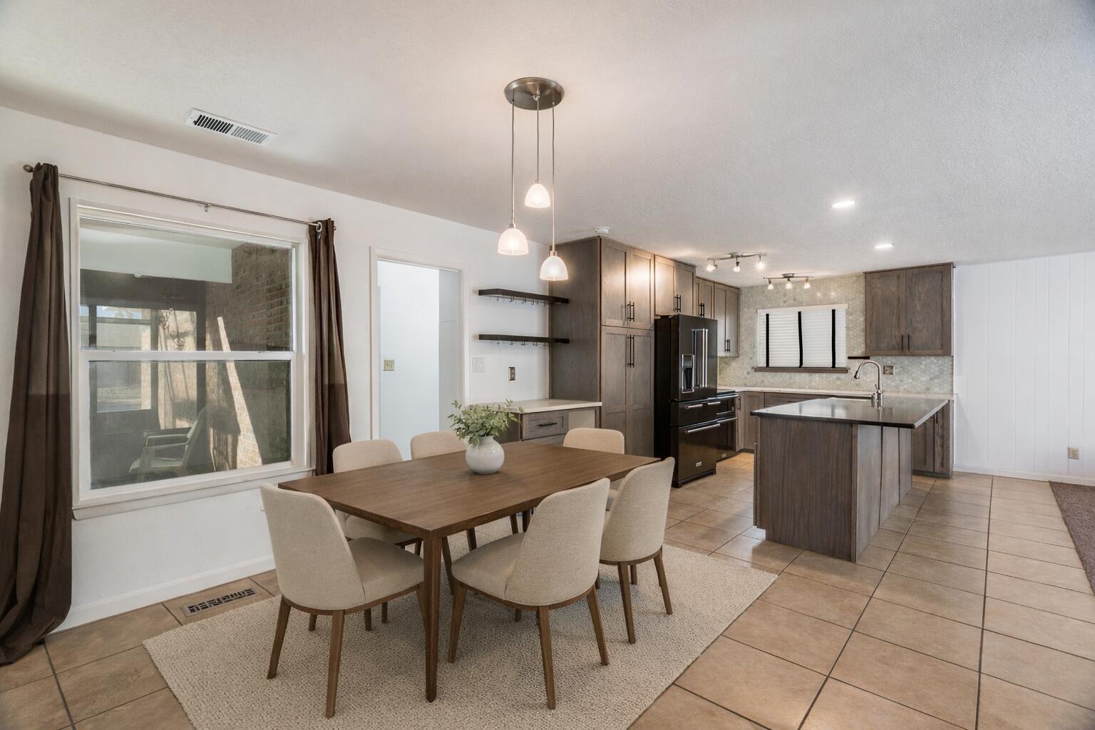 5316 Veronica Drive NE