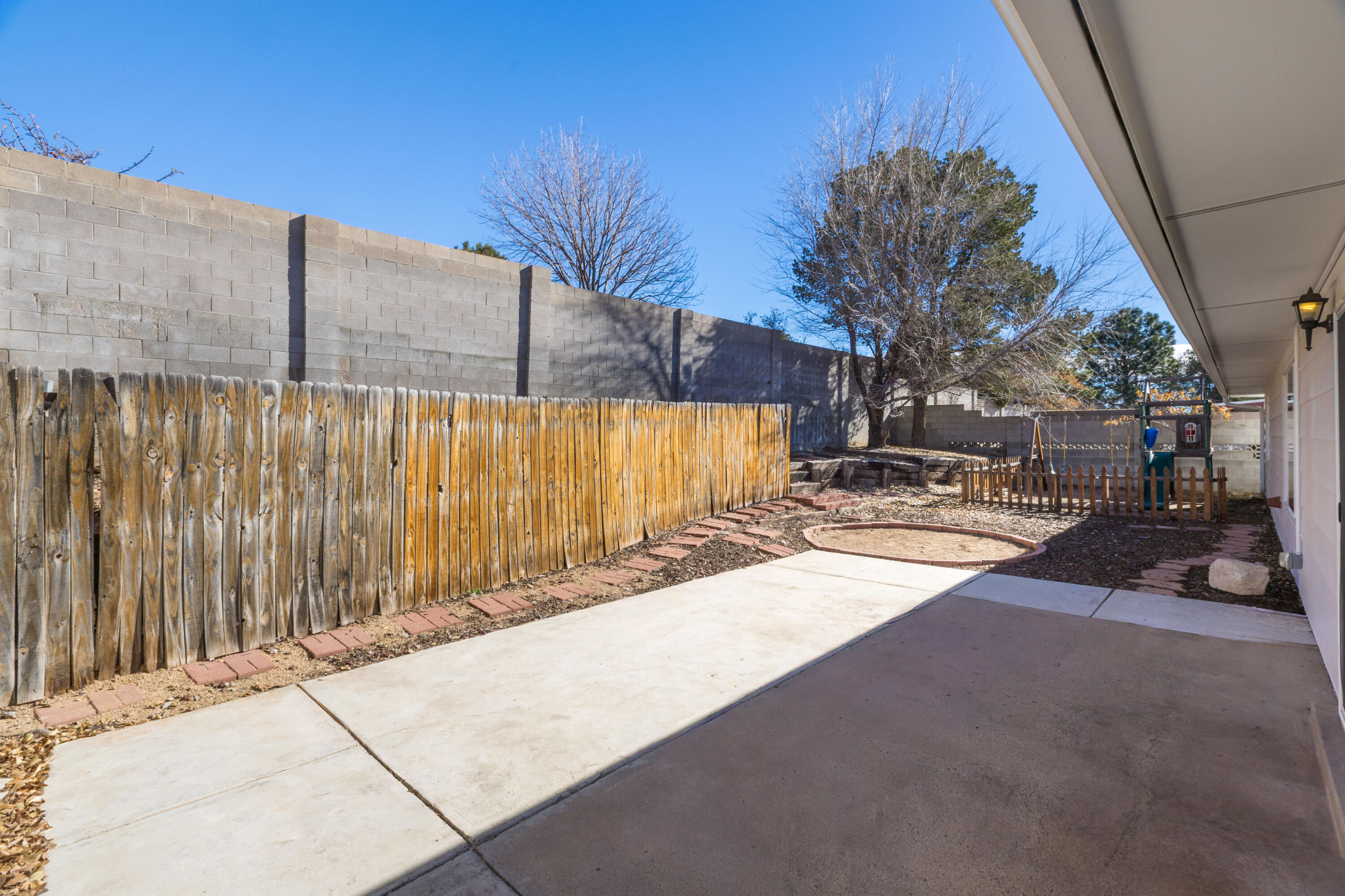 5316 Veronica Drive NE
