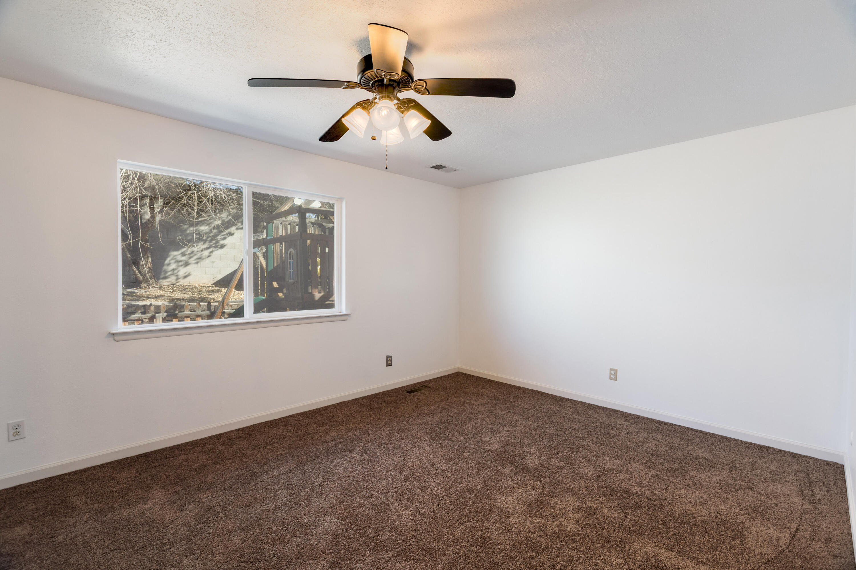 5316 Veronica Drive NE