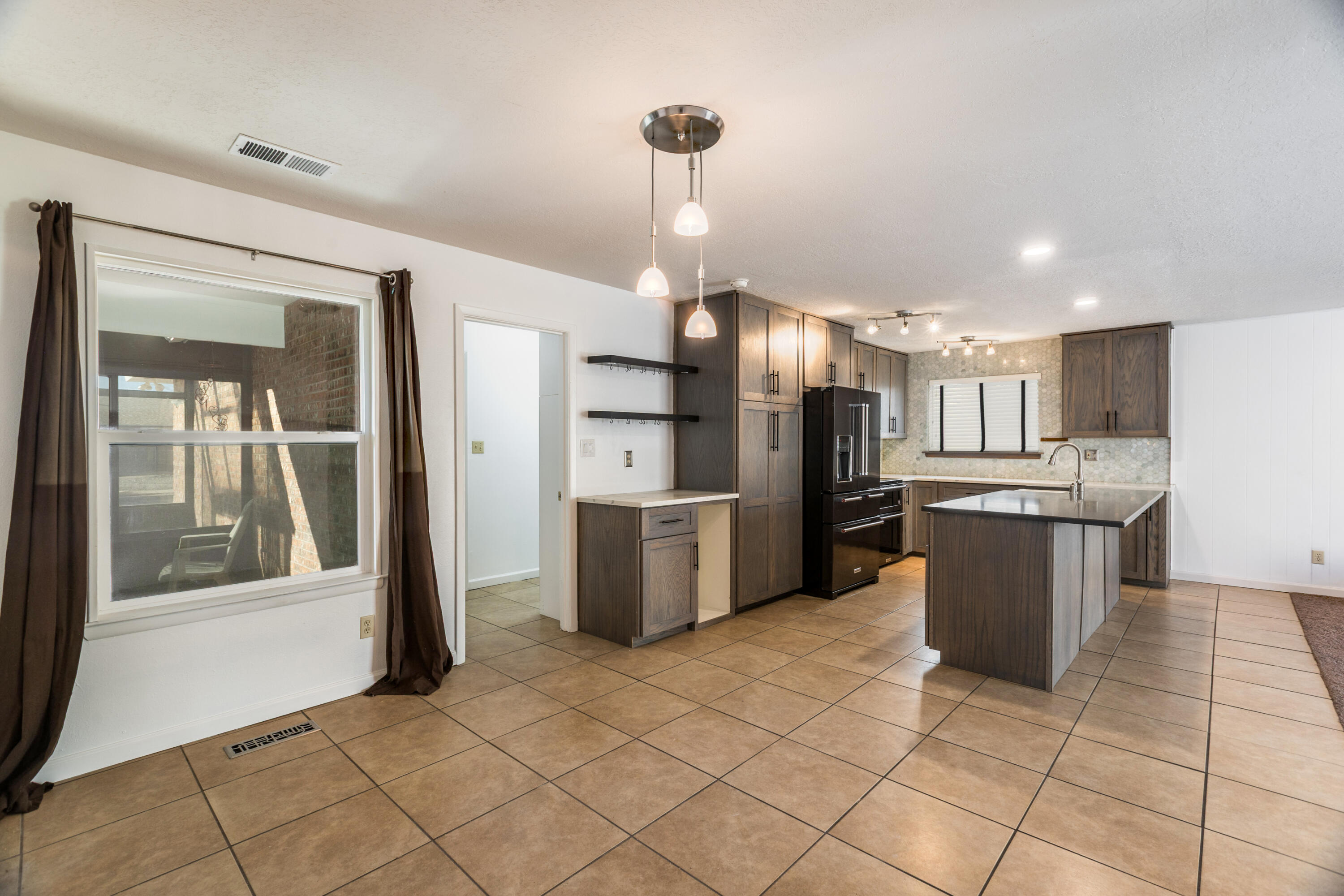 5316 Veronica Drive NE