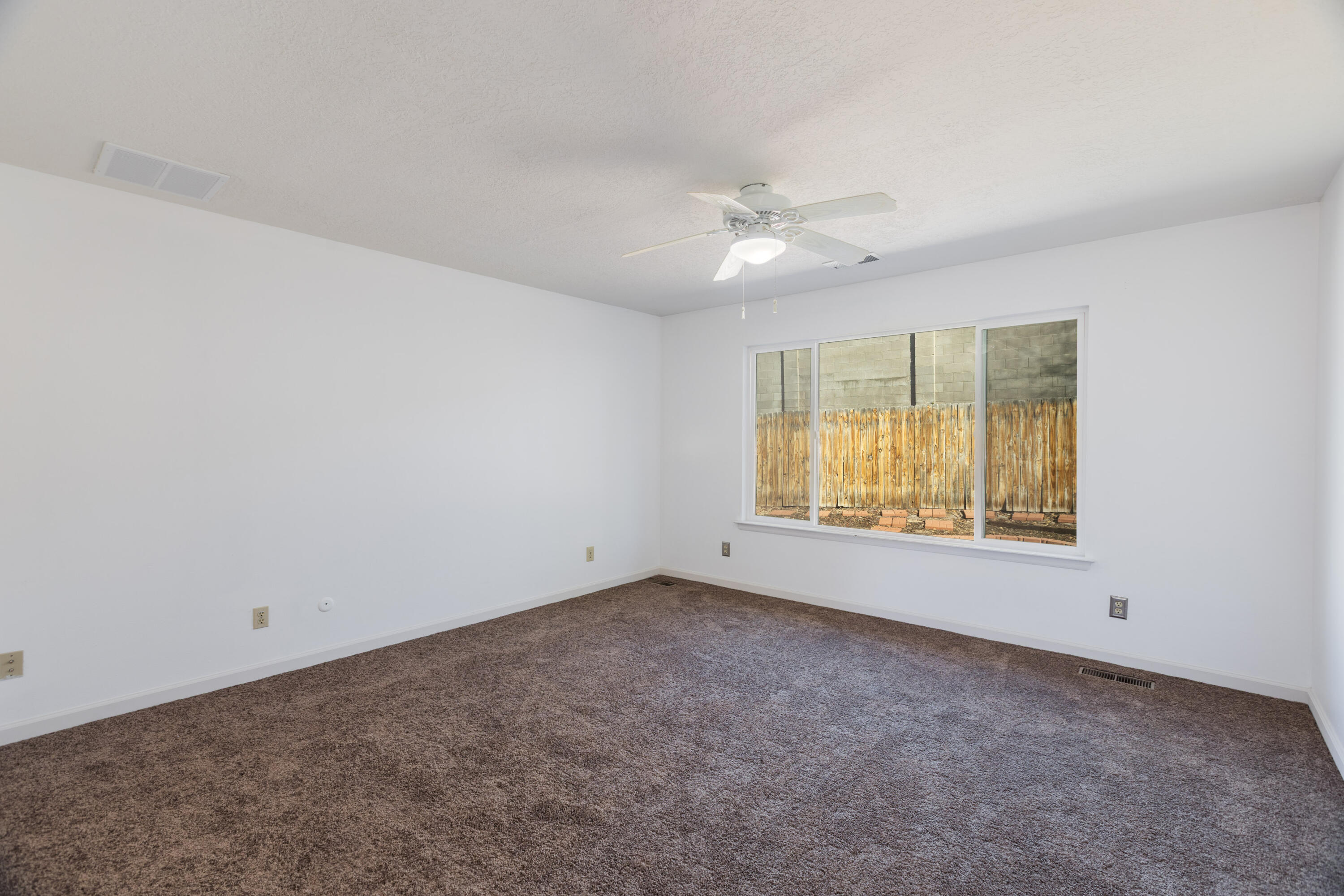 5316 Veronica Drive NE