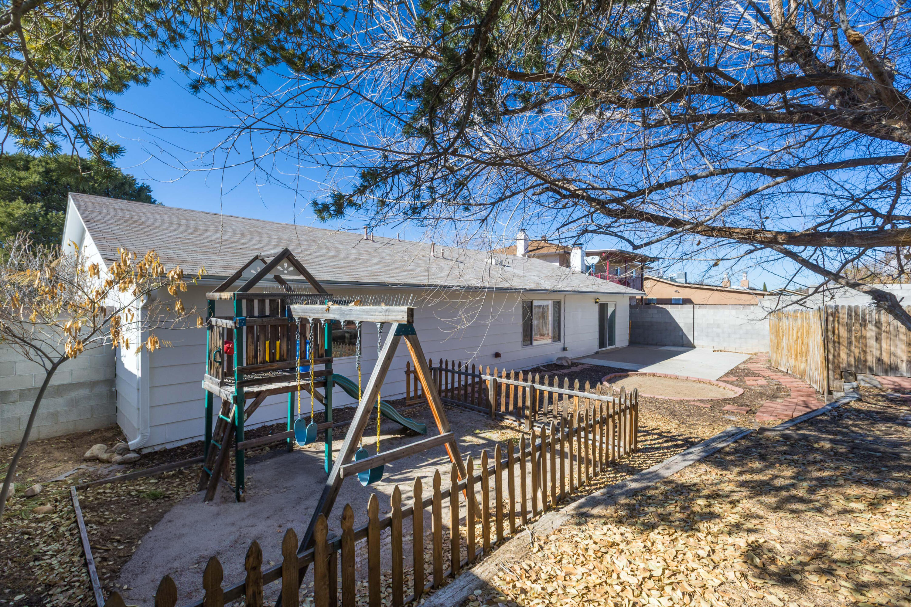 5316 Veronica Drive NE