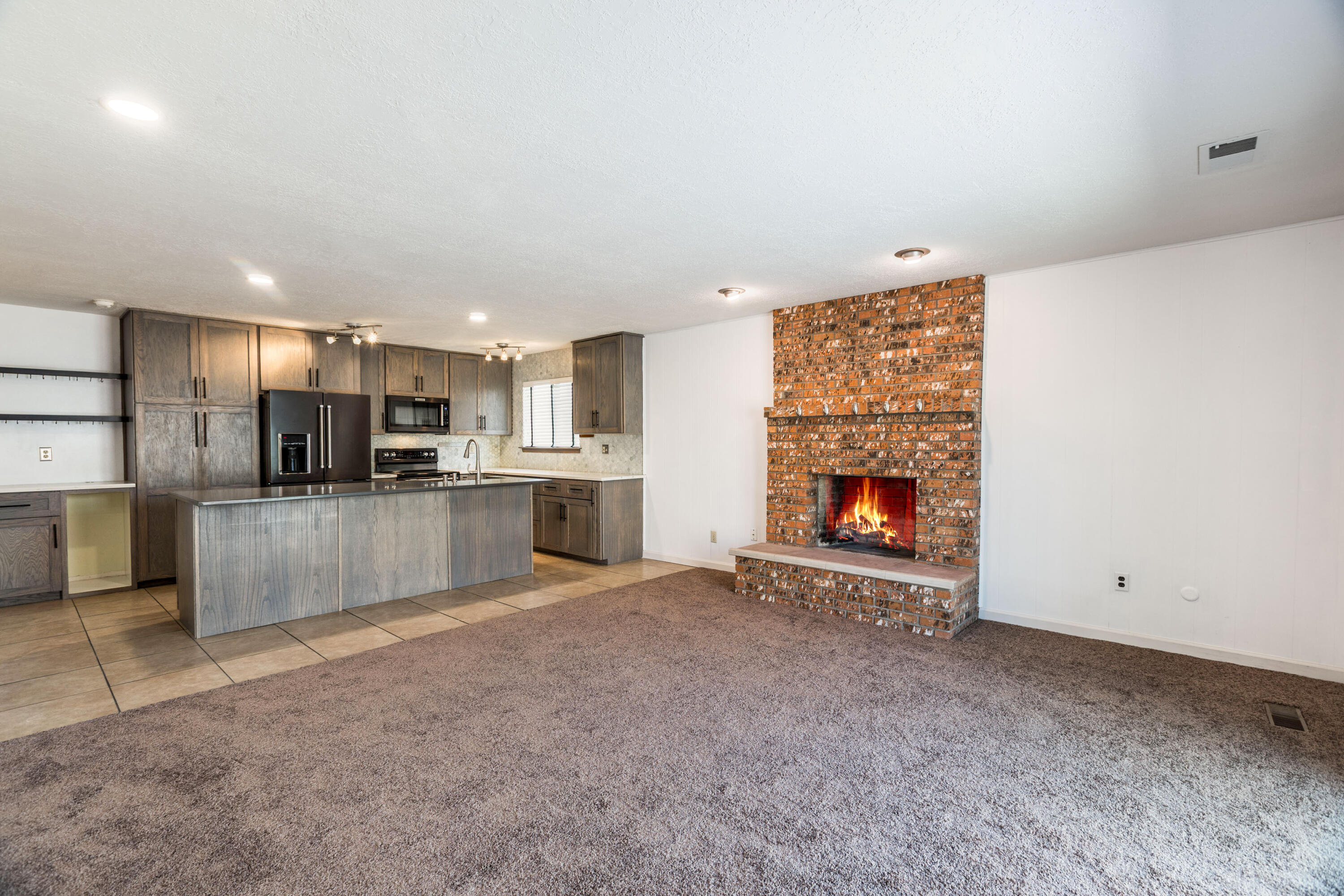 5316 Veronica Drive NE