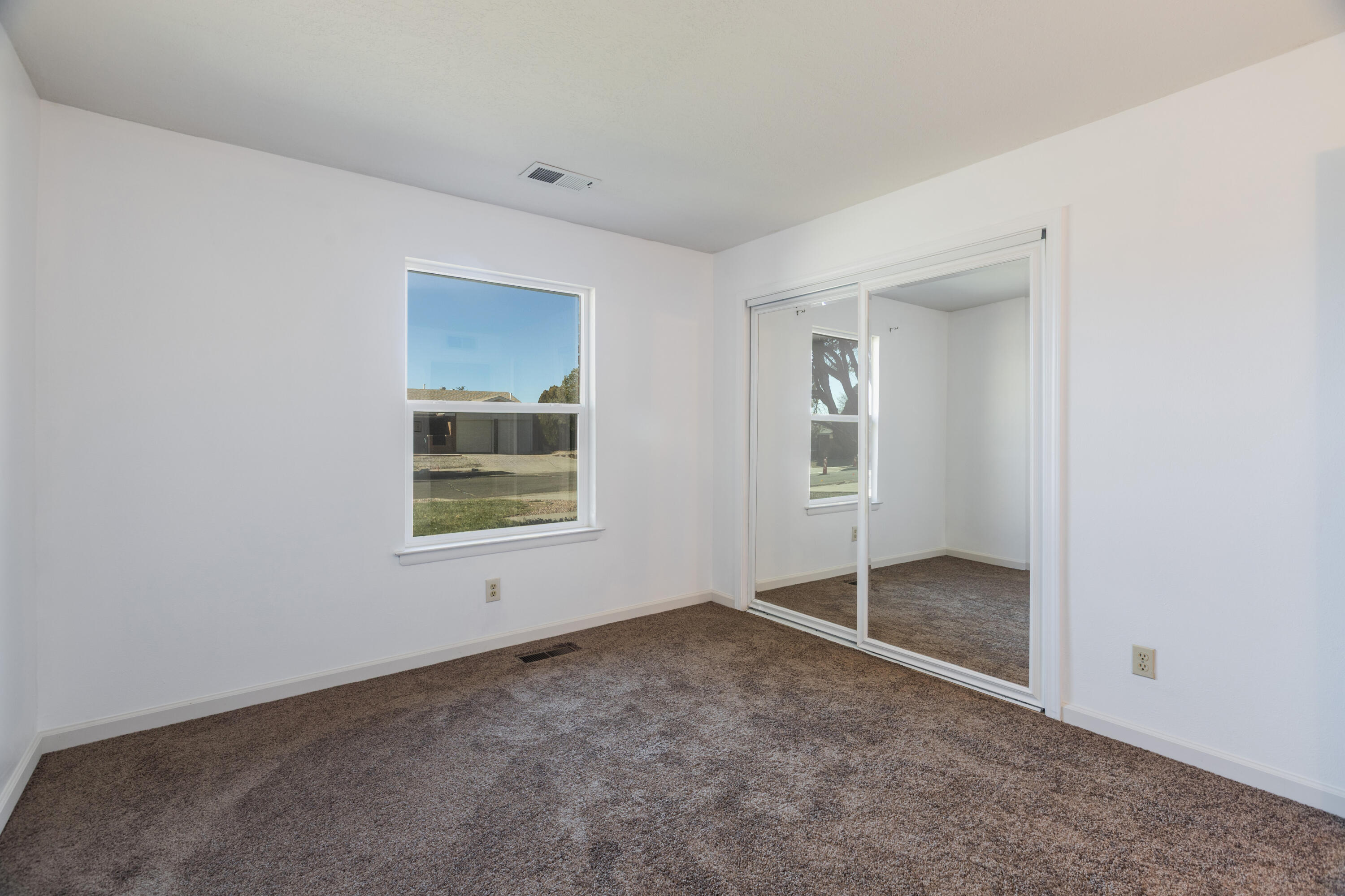 5316 Veronica Drive NE