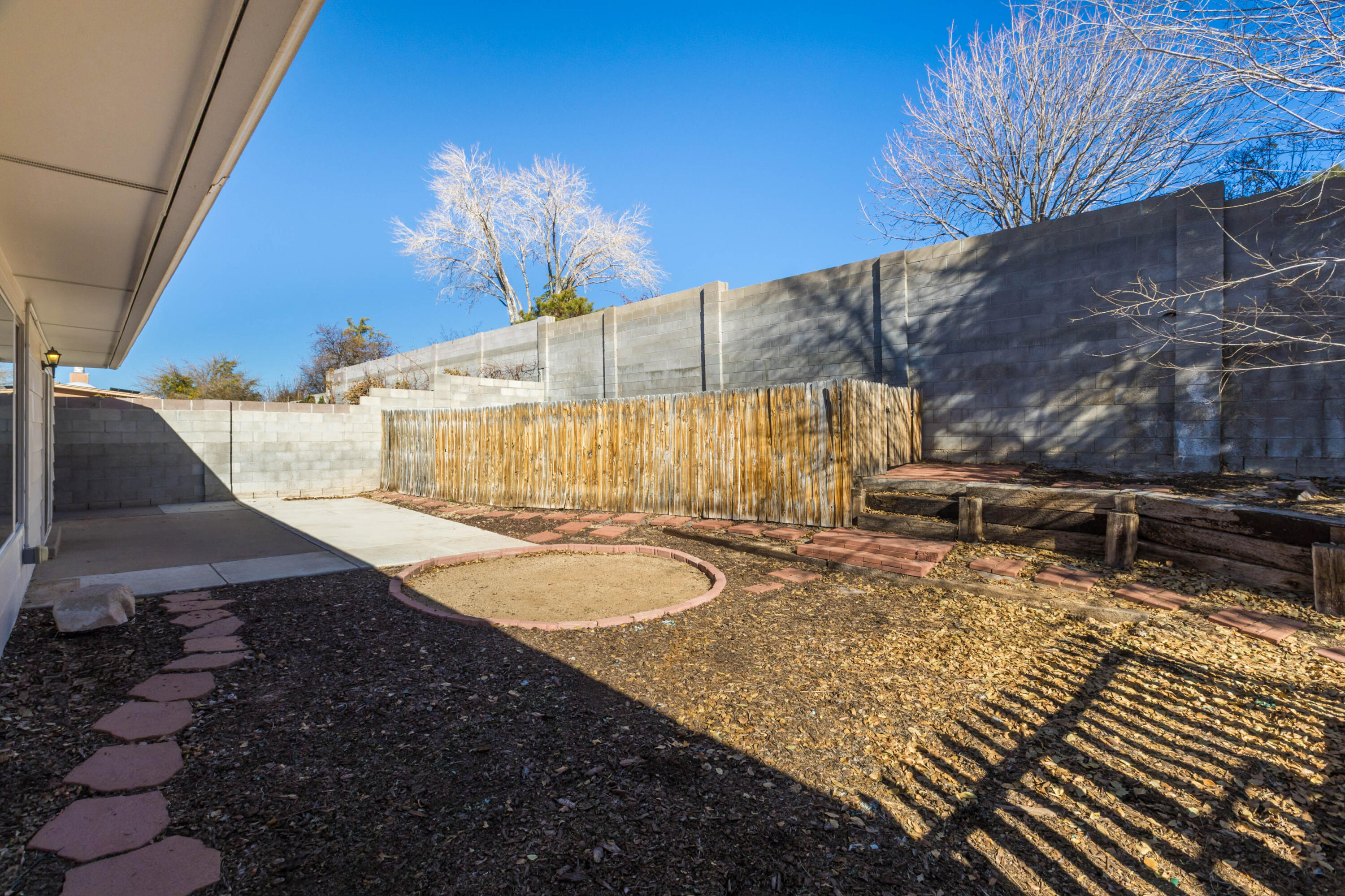 5316 Veronica Drive NE