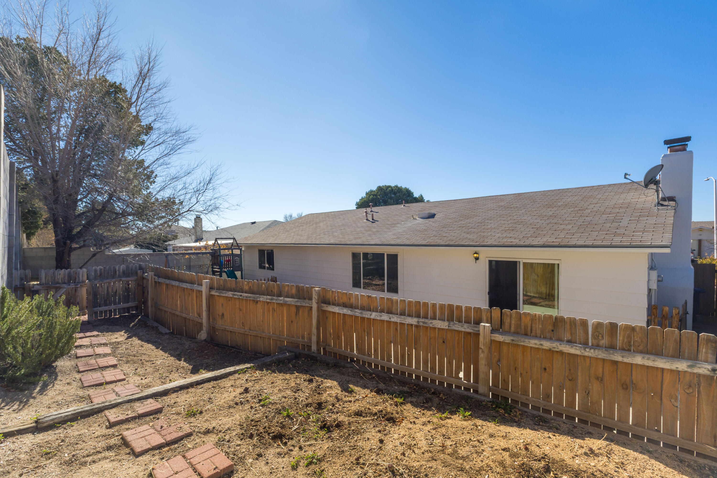 5316 Veronica Drive NE