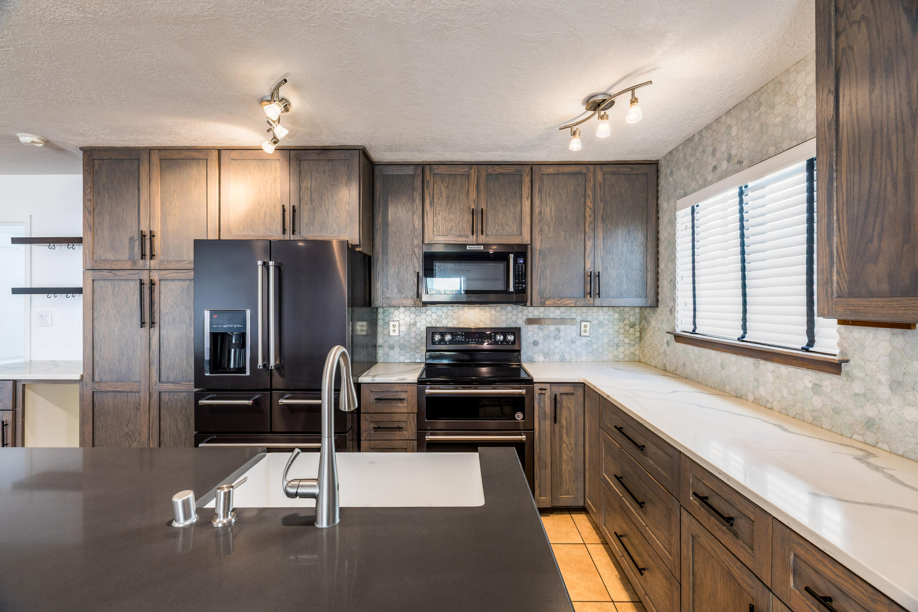 5316 Veronica Drive NE