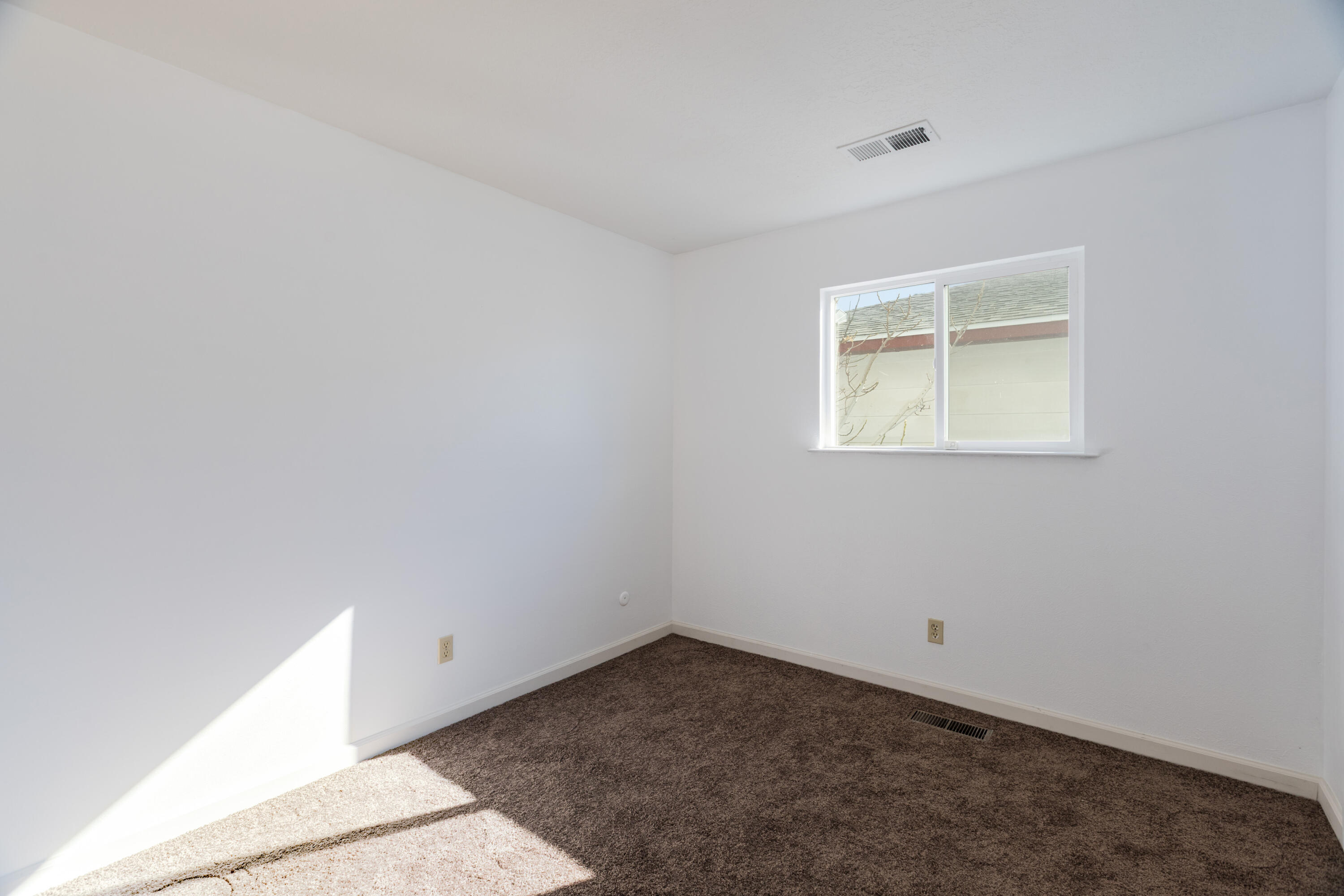 5316 Veronica Drive NE