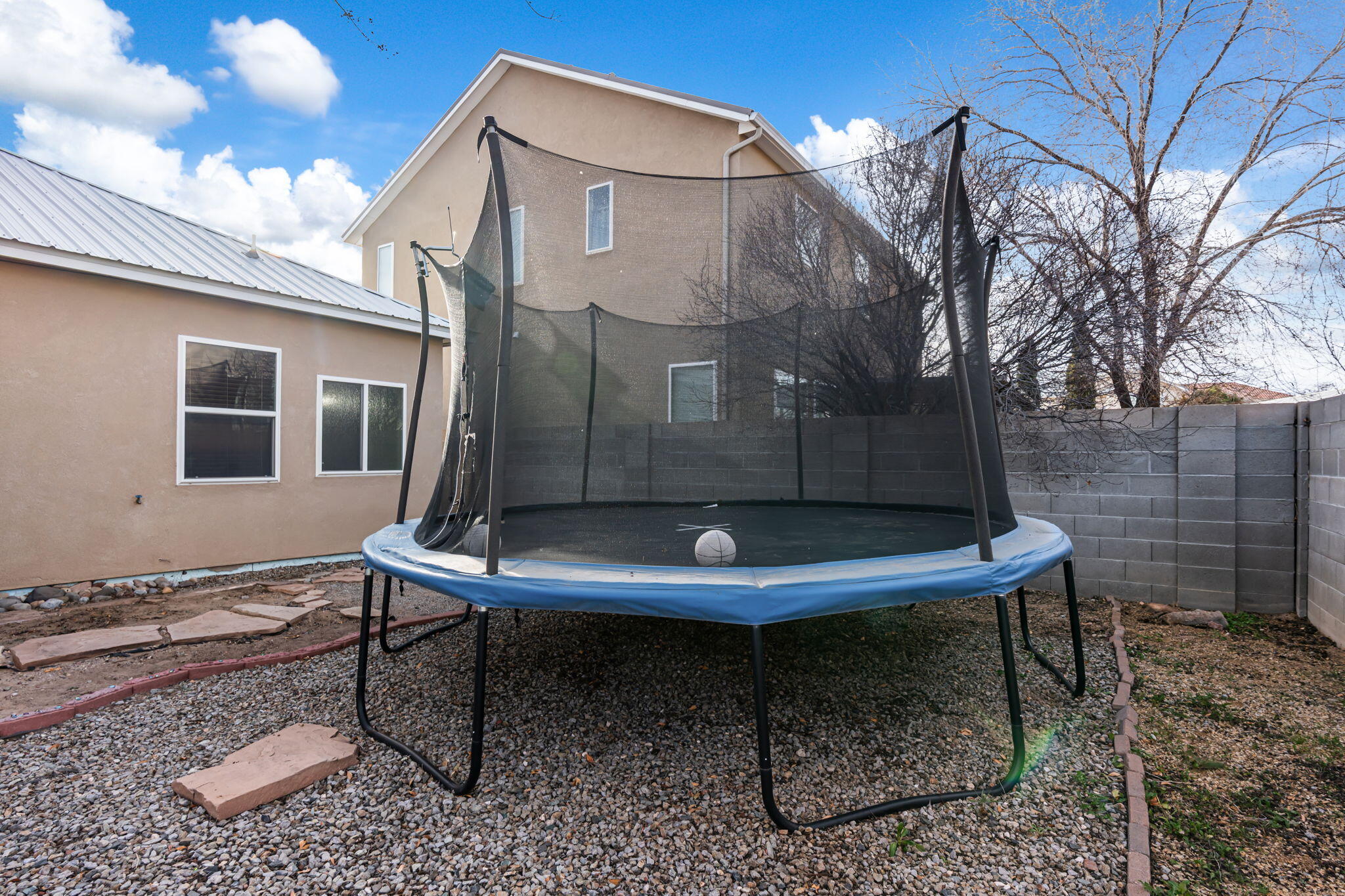 450 Minturn Loop NE