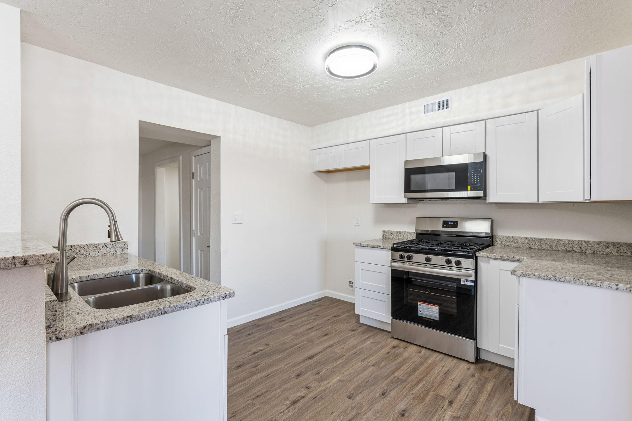 809 La Veta Drive NE