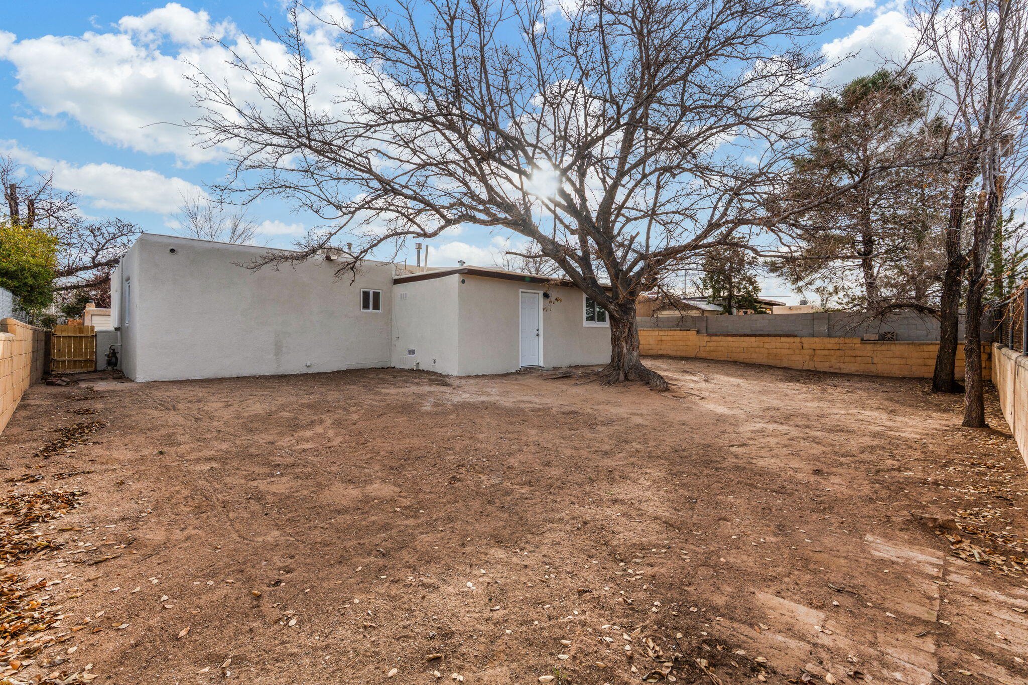 809 La Veta Drive NE