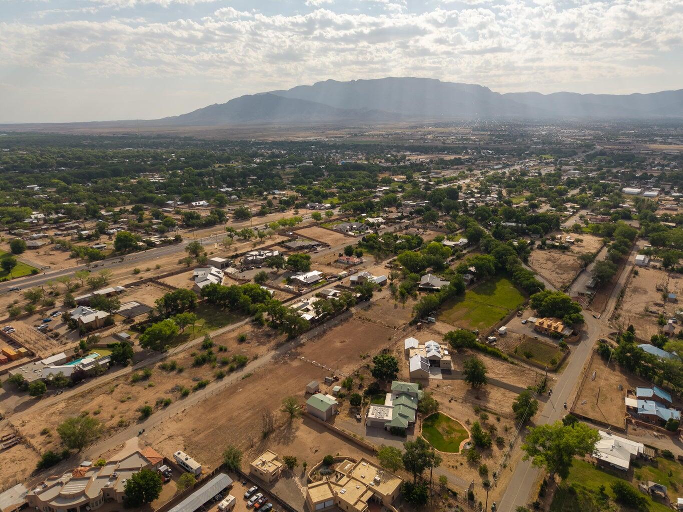 808 Camino Del Prado NW