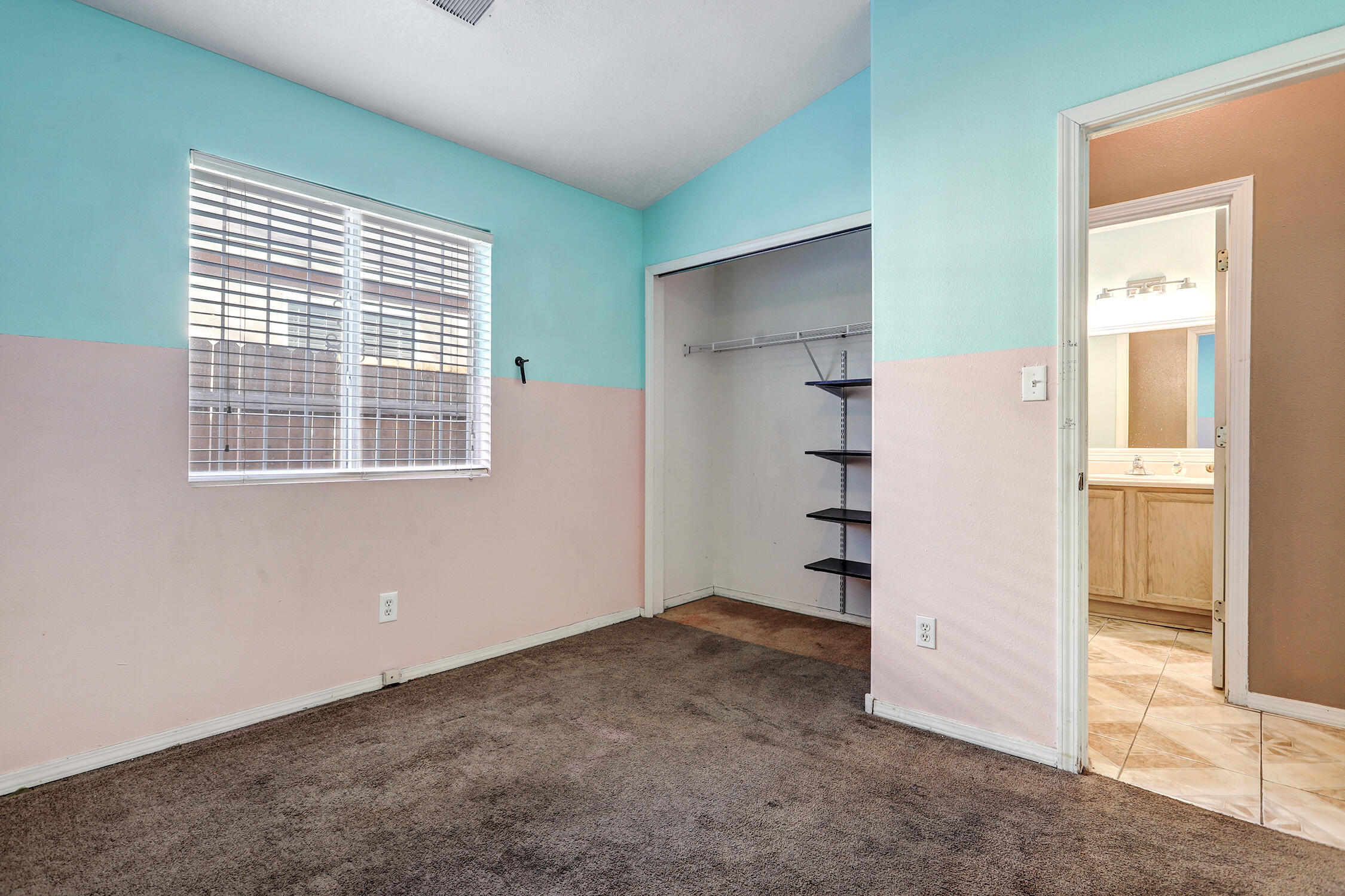 463 Sunrise West Drive SW