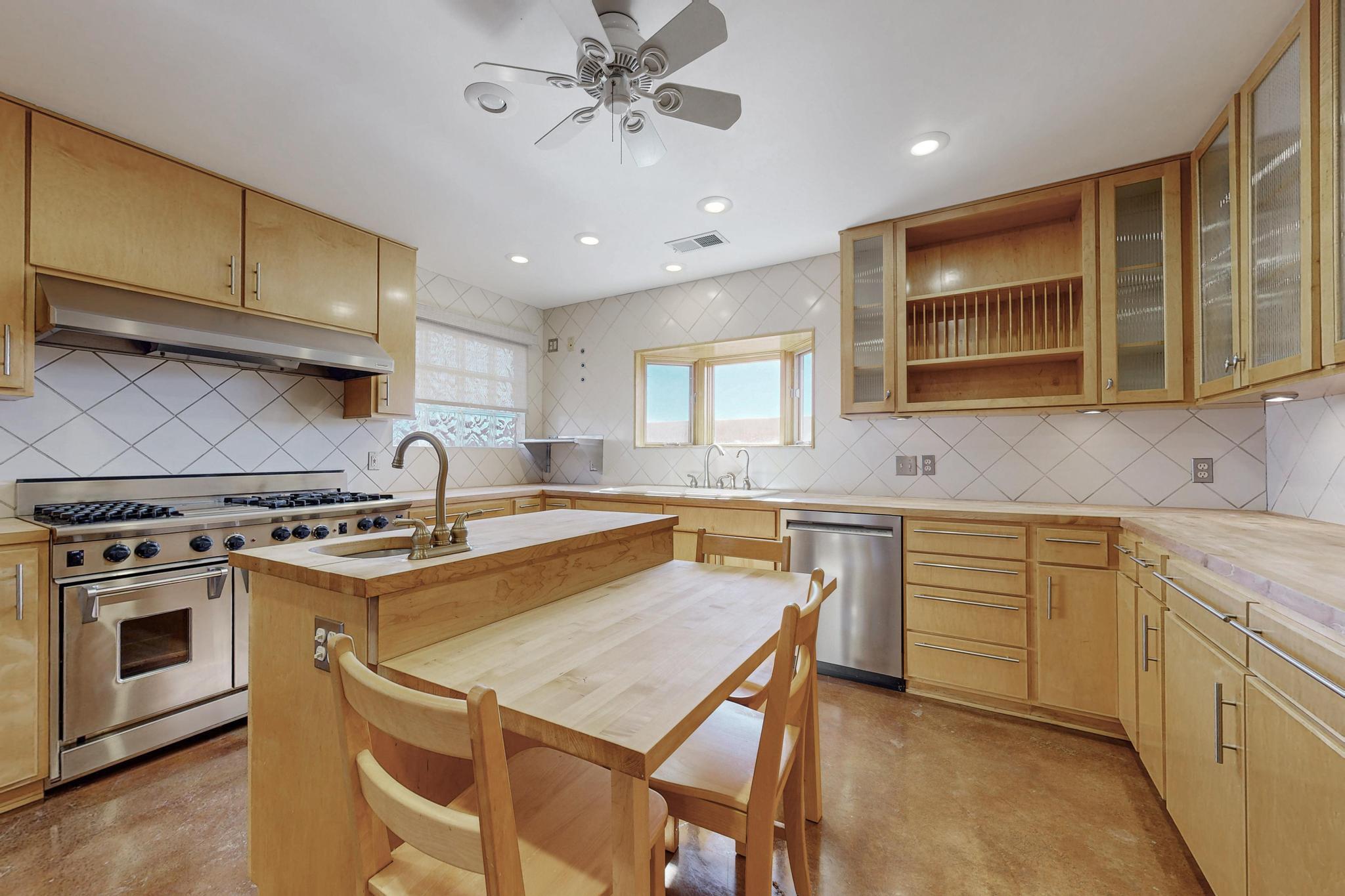 1711-G El Camino Real Street