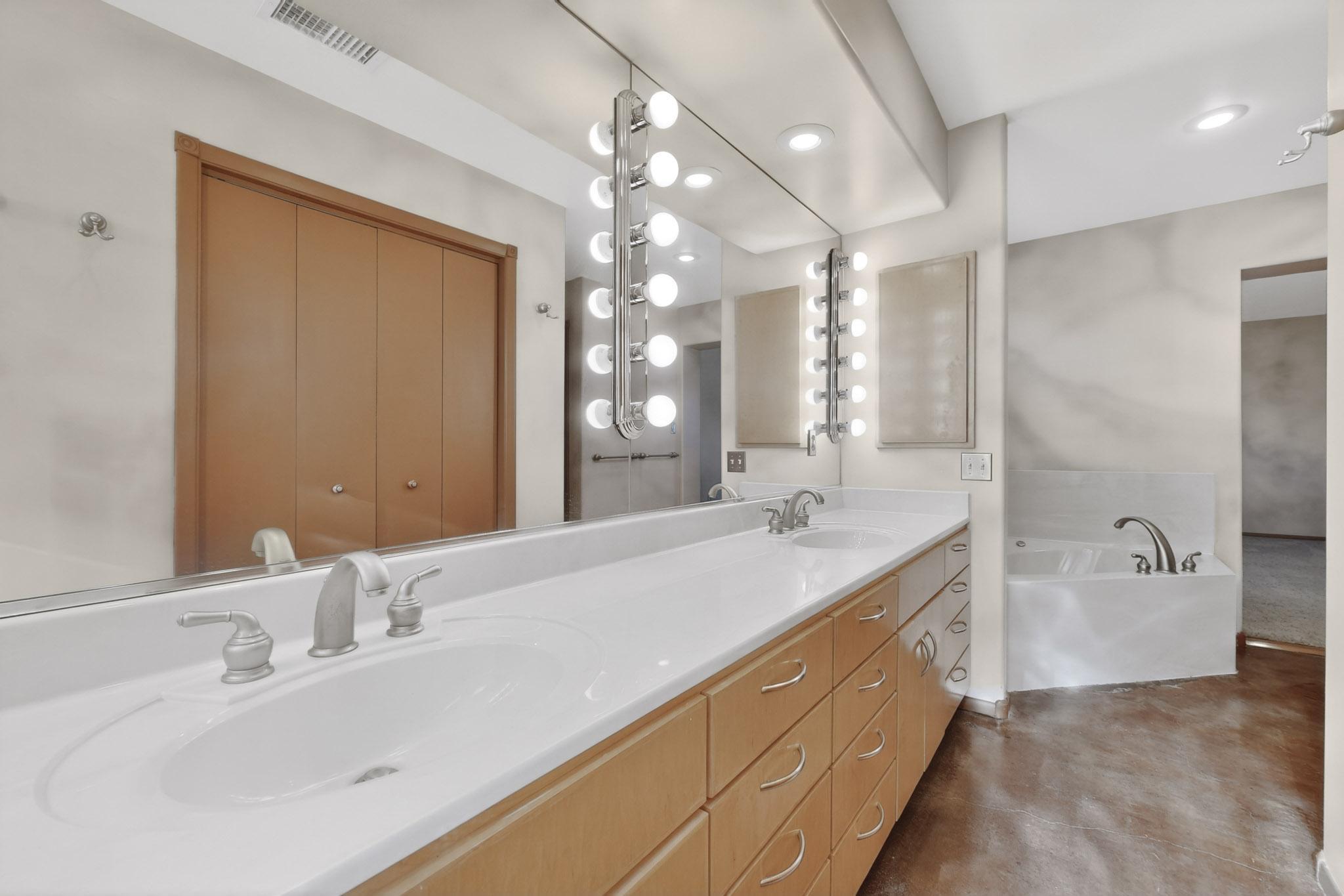 1711-G El Camino Real Street