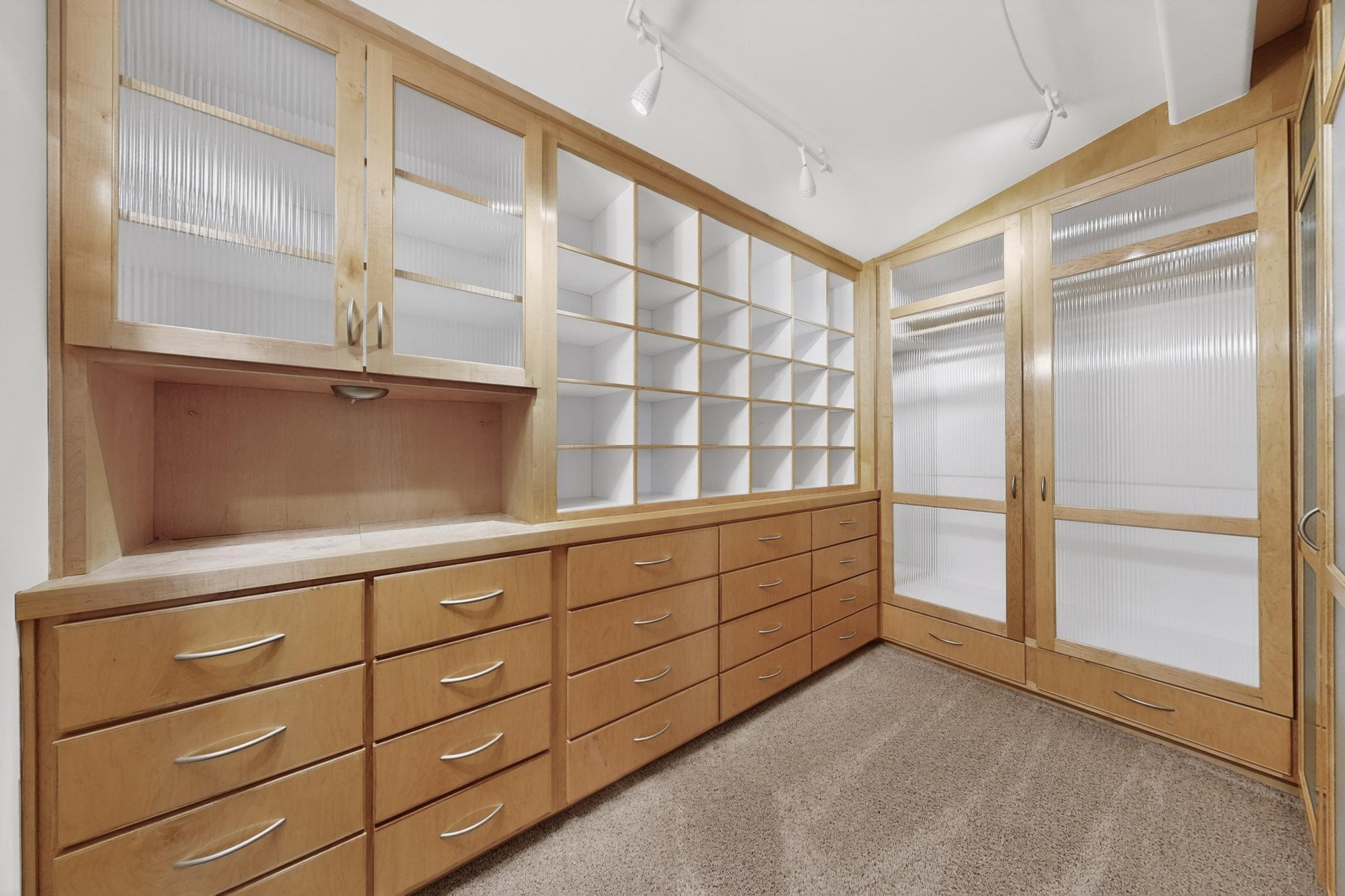 1711-G El Camino Real Street