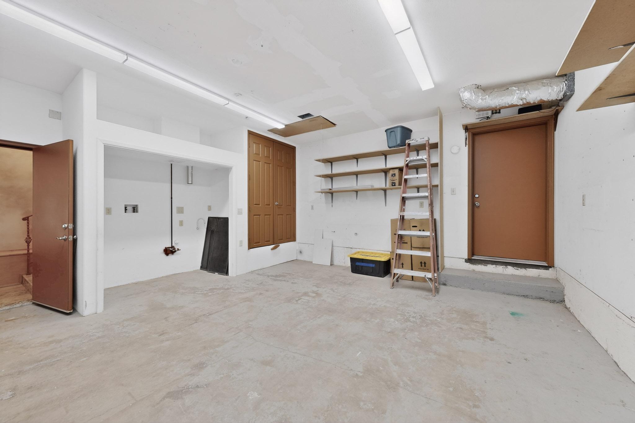 1711-G El Camino Real Street