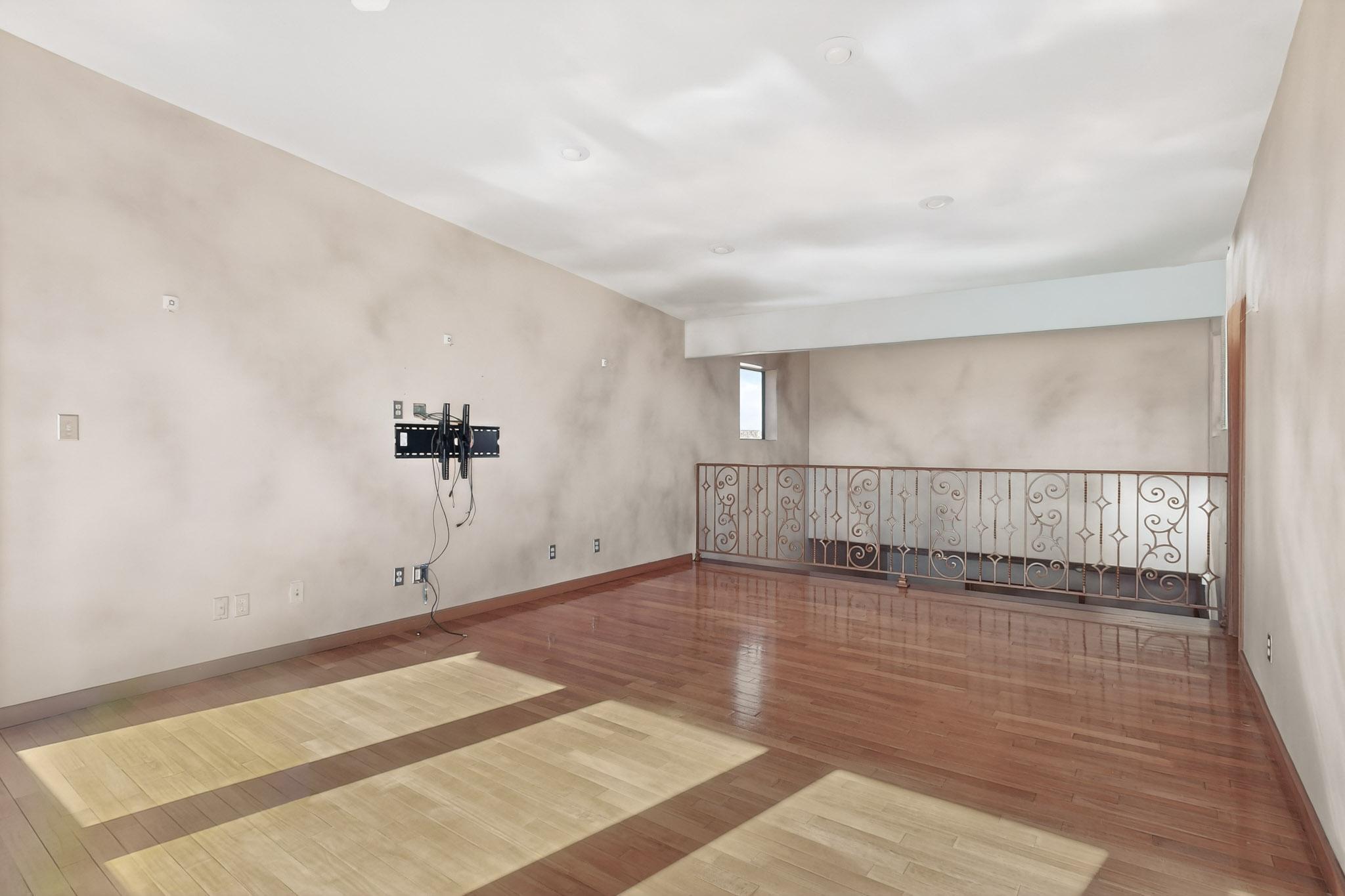 1711-G El Camino Real Street