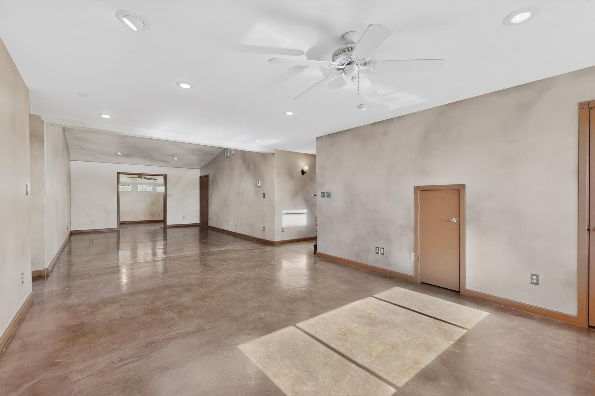 1711-G El Camino Real Street