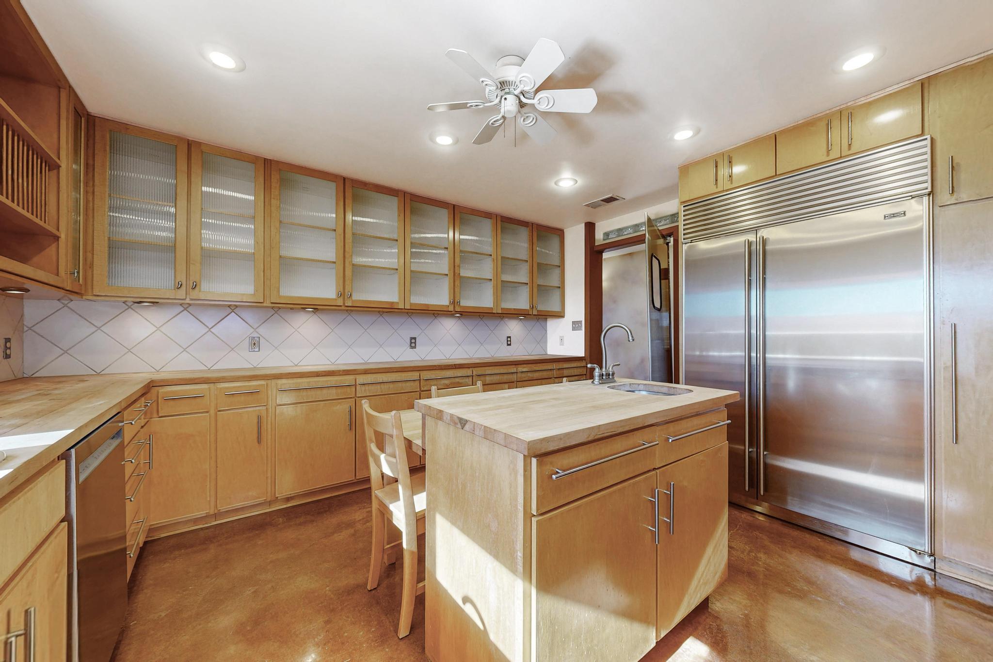 1711-G El Camino Real Street