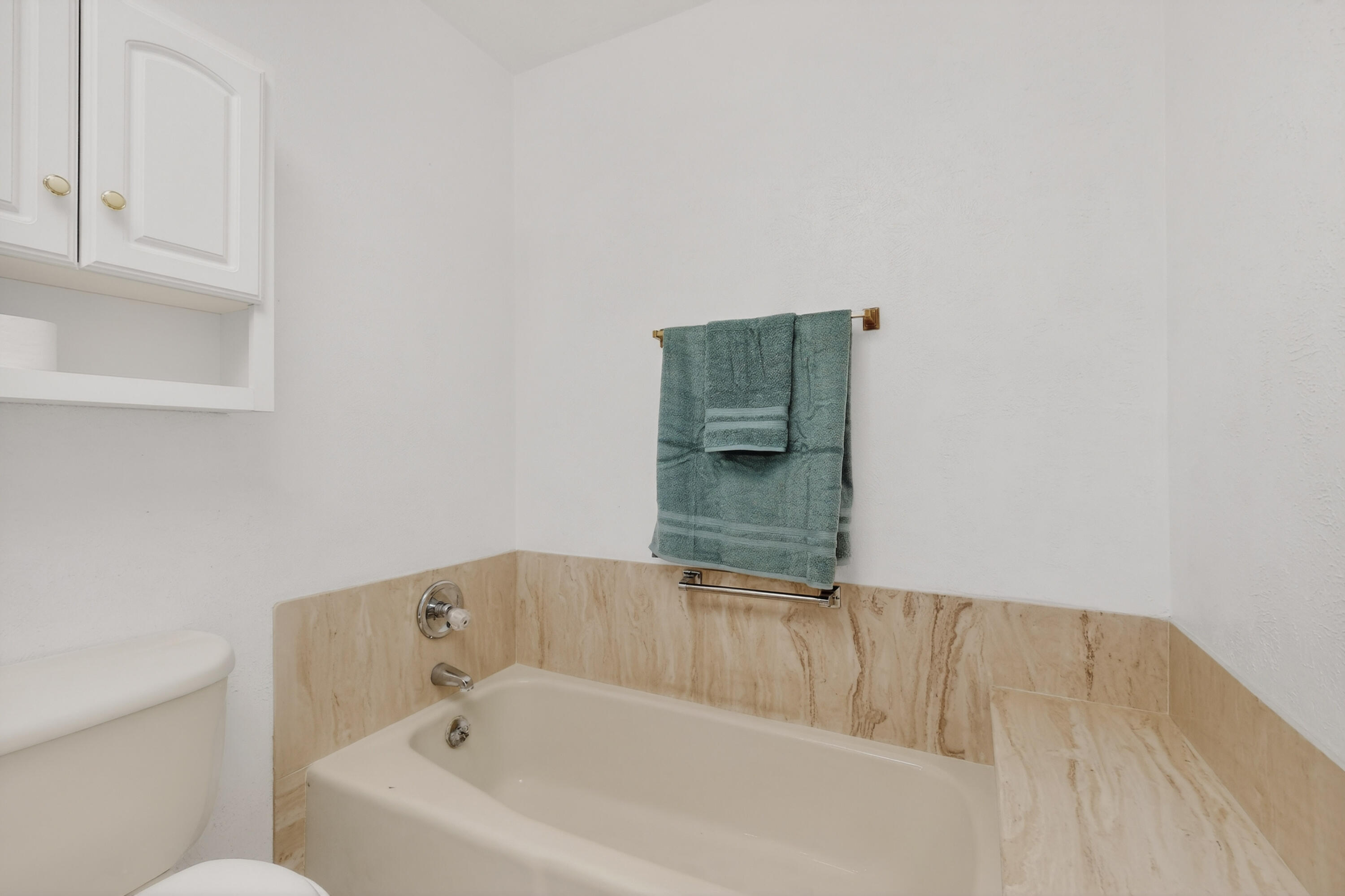 1221 La Charles Drive NE